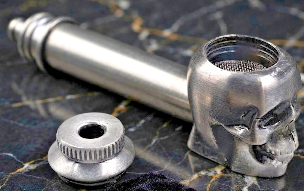 3.25” Artisan Metal Skull Hand Pipe – Durable Pocket-Sized Collectible
