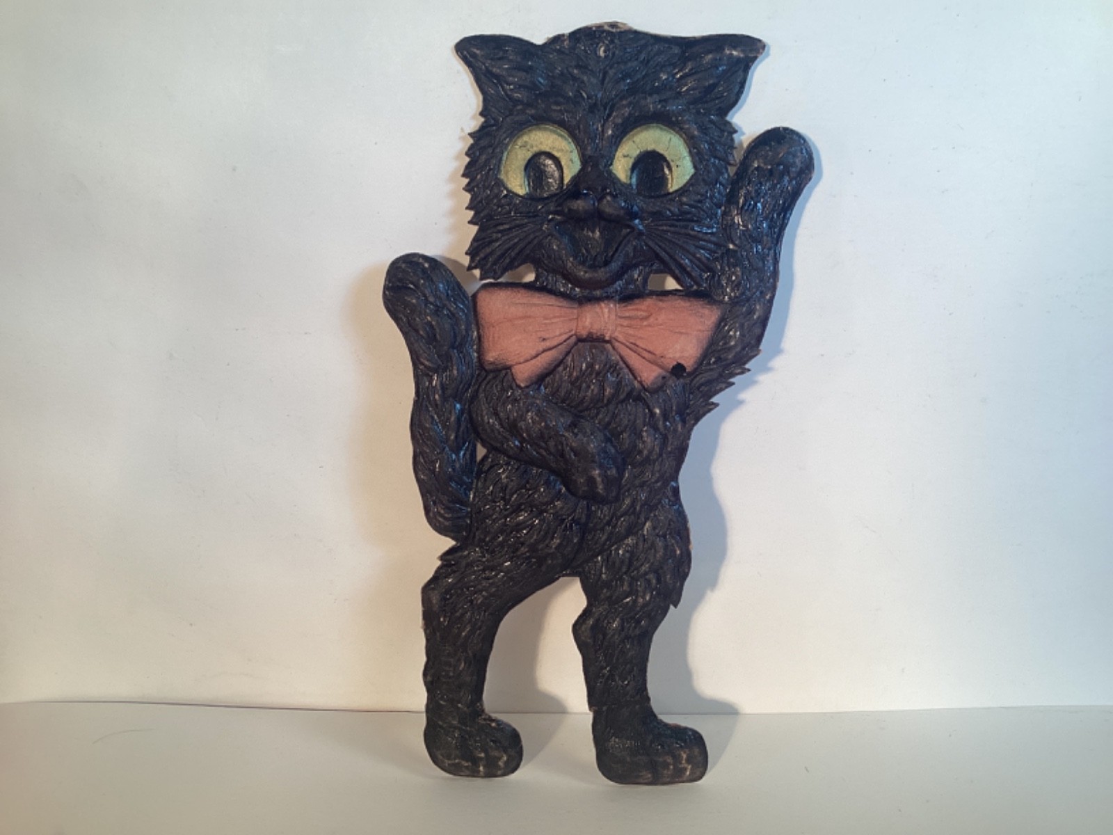 VINTAGE HALLOWEEN GERMANY HEAVILY EMBOSSED WAVING STANDING CAT ANTIQUE DIE CUT VINTAGE HALLOWEEN GERMANY HEAVILY EMBOSSED WAVING STANDING CAT ANTIQUE DIE CUT