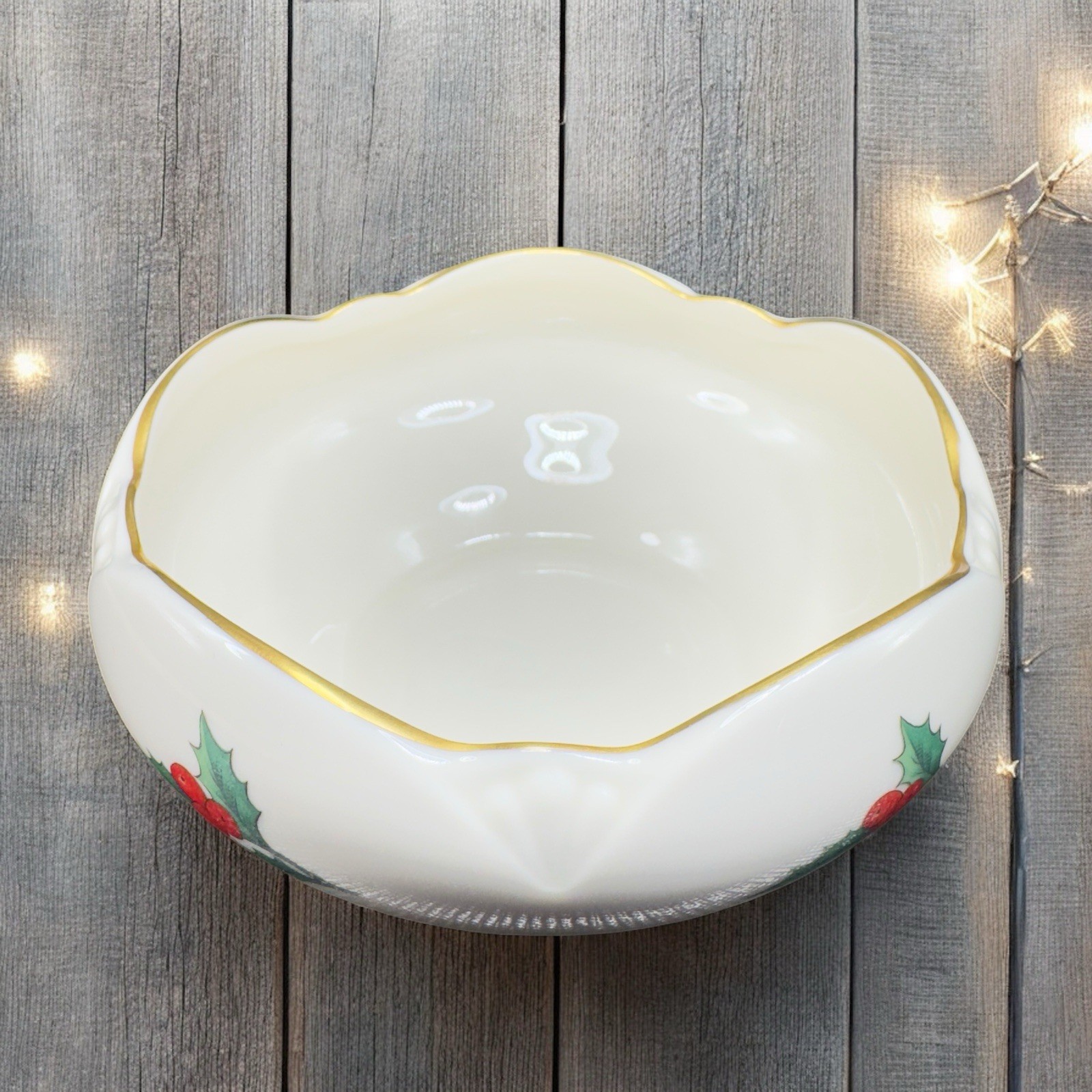 Pickard China Christmas Holly Berry Made In USA Fine Porcelain Dish Bowl Gold