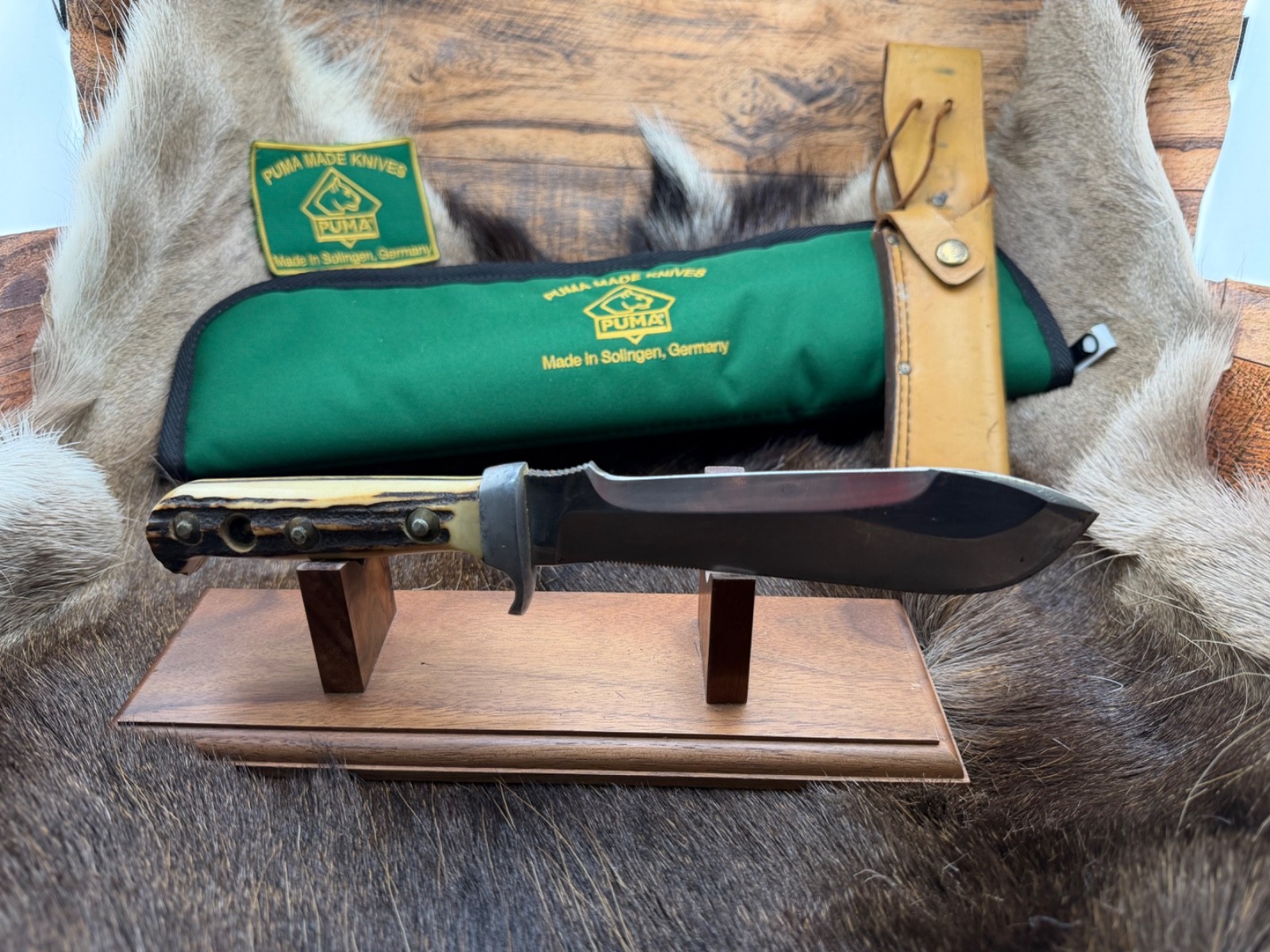 1986 Puma 6375  White Hunter With Stag Handles With Green Puma Pouch - 