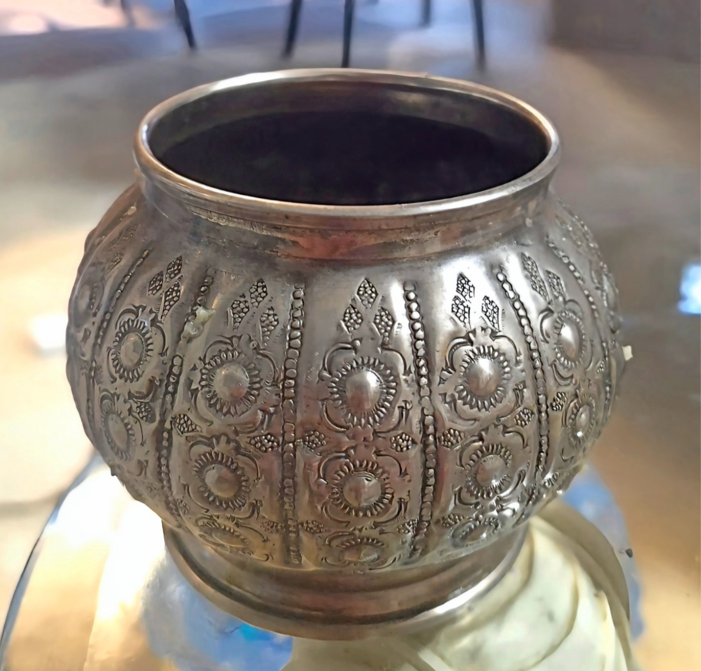 Vintage Signed Le Cheval Embossed Bowl 190g 