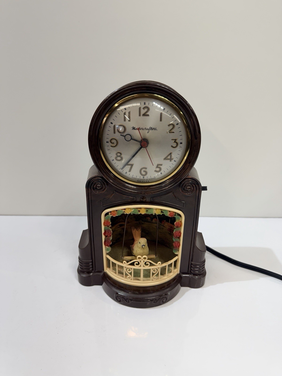 Mastercrafters 335 Swinging Bird Clock Brown Bakelite Swirl New Cord Works Video Mastercrafters 335 Swinging Bird Clock Brown Bakelite Swirl New Cord Works Video