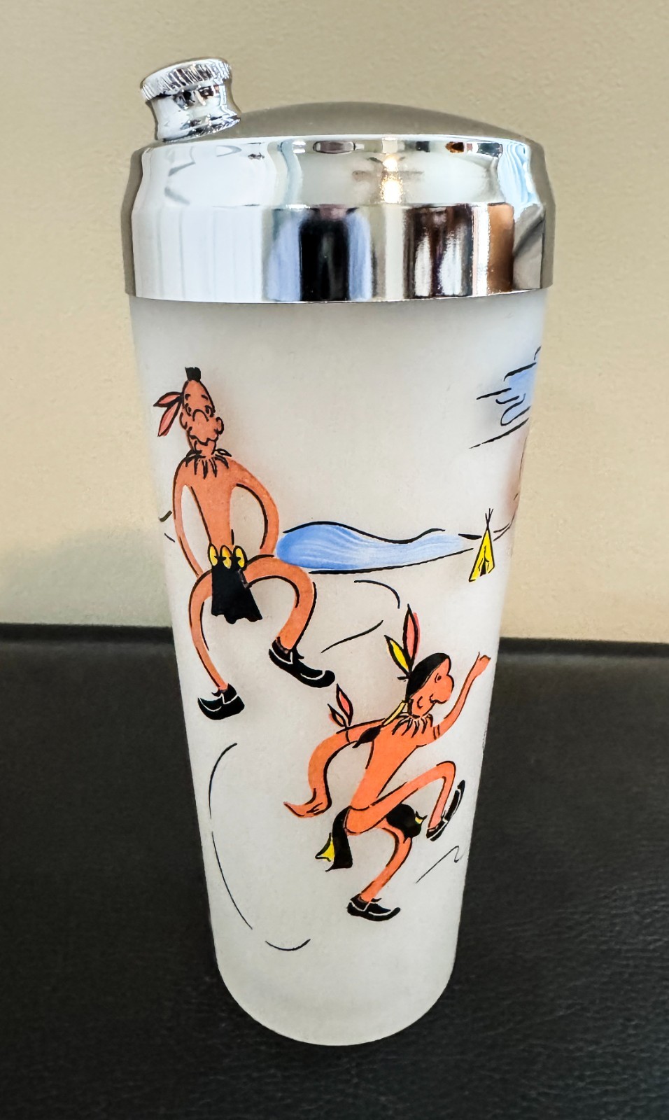 MINT MCM GAY FAD DANCING INDIANS DESIGN ON FEDERAL GLASS COCKTAIL SHAKER C 1950