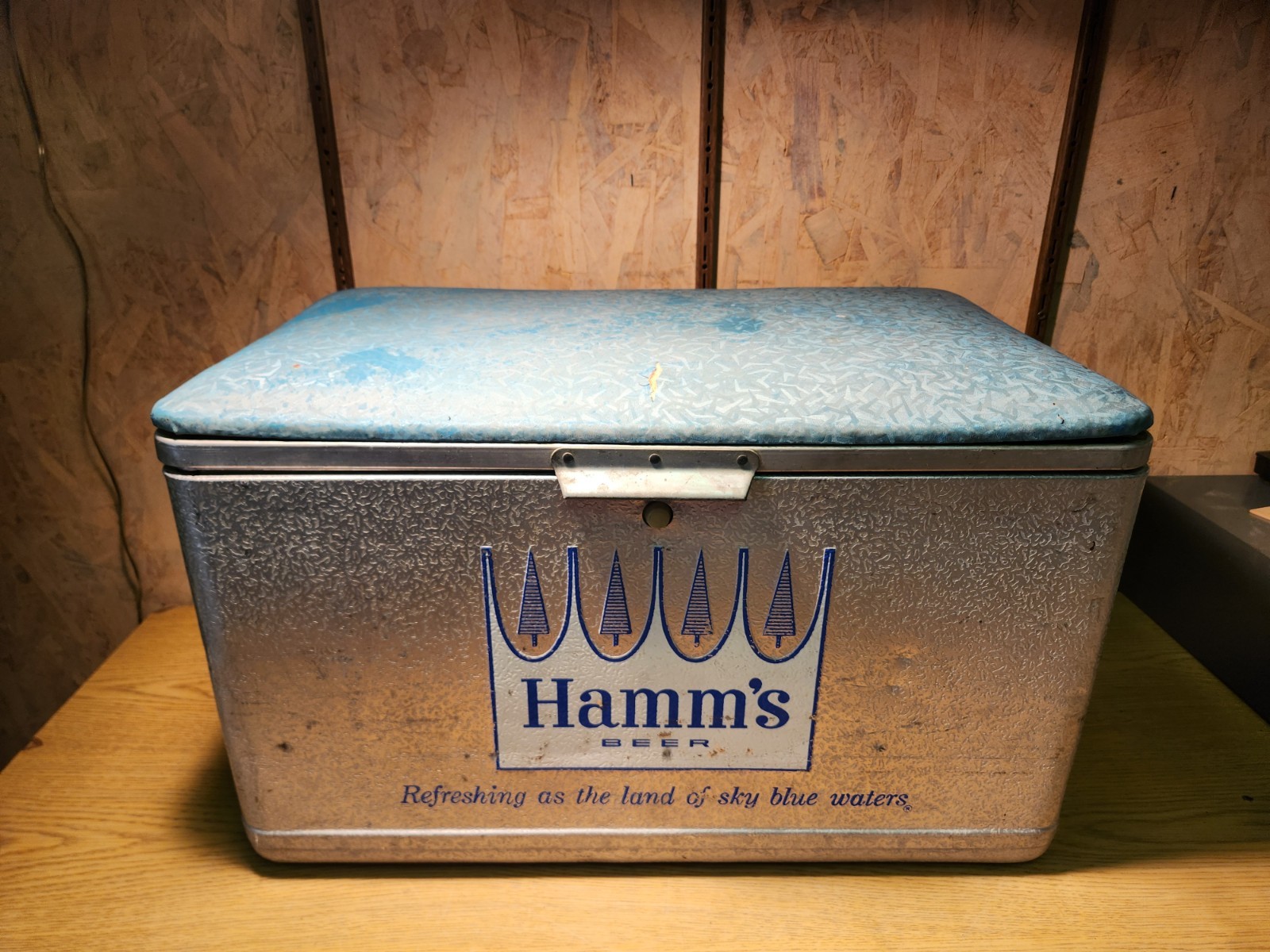 Vintage Hamms Beer Metal Aluminum Textured Cooler With Tray & Blue Padded Lid