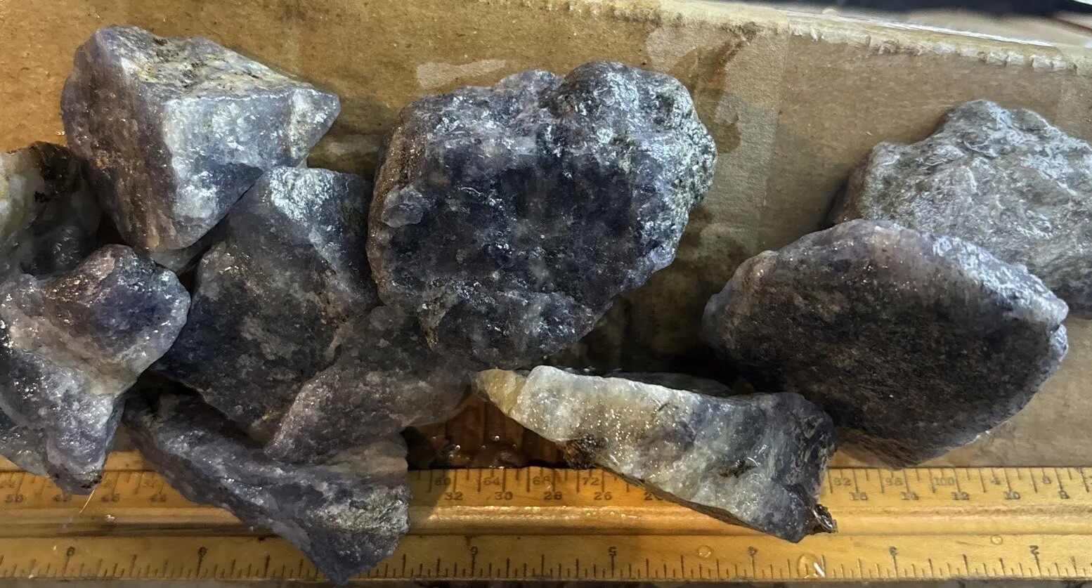 Rough iolite 1 kg