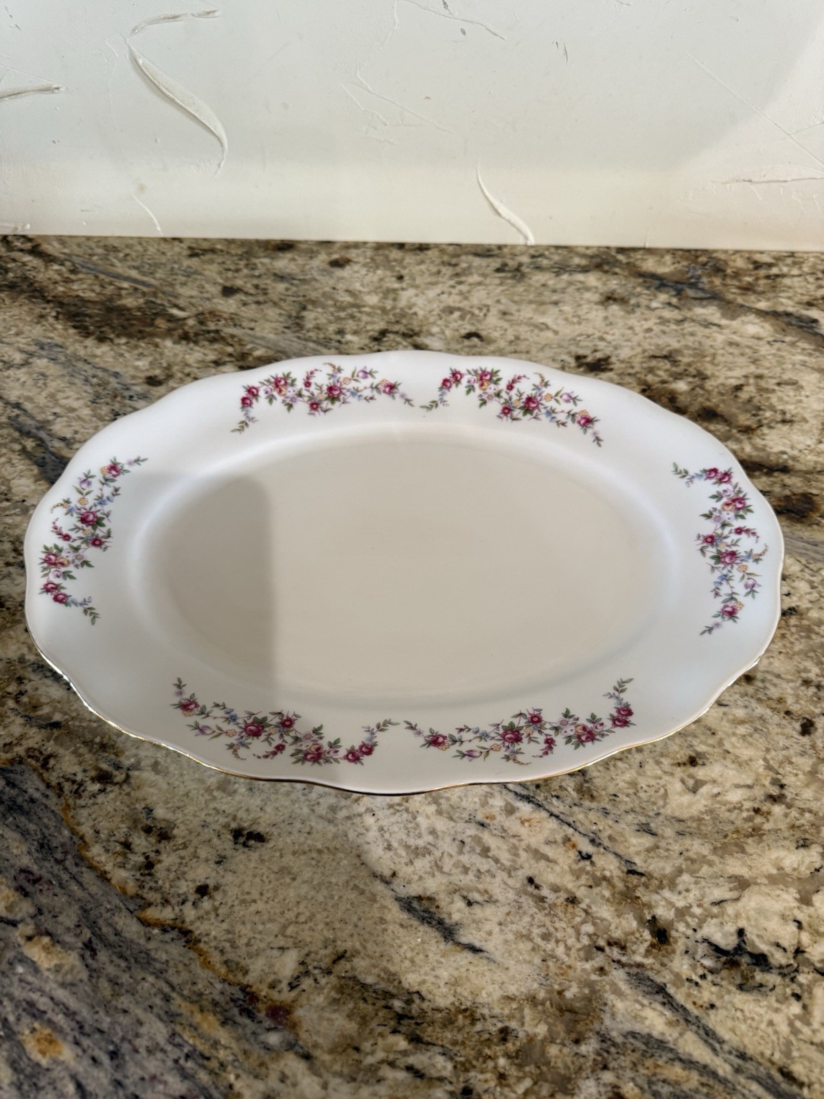 Vtg Favolina-Karolina Spring Garland Platter 22 K Gold Rim Scalloped Edge Vtg Favolina-Karolina Spring Garland Platter 22 K Gold Rim Scalloped Edge