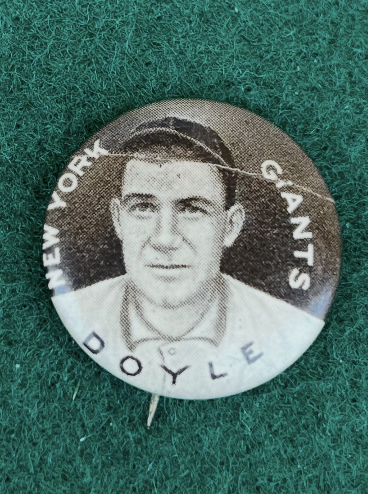 1910-12 Baseball Larry Doyle New York Giants Sweet Caporal Tobacco Button