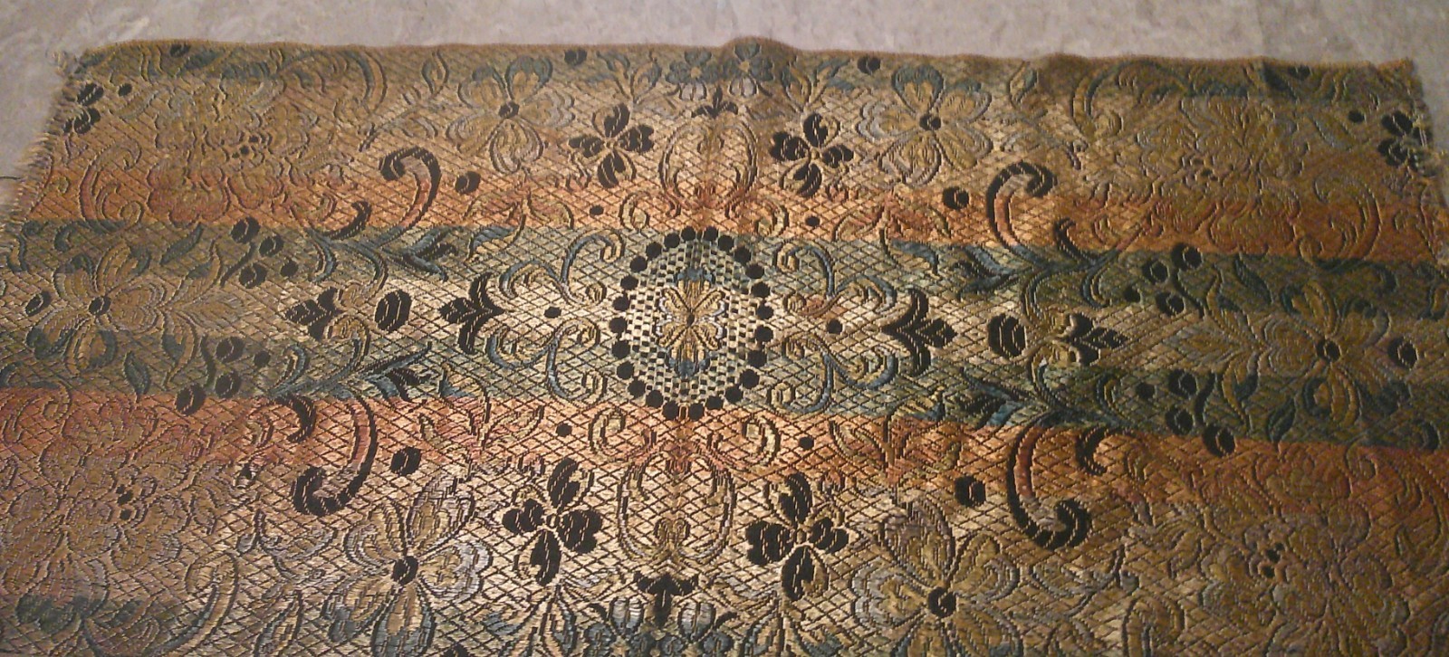 Vintage 1960s Jacquard Tapestry Table Runner Floral Medallion Fringe 33\
