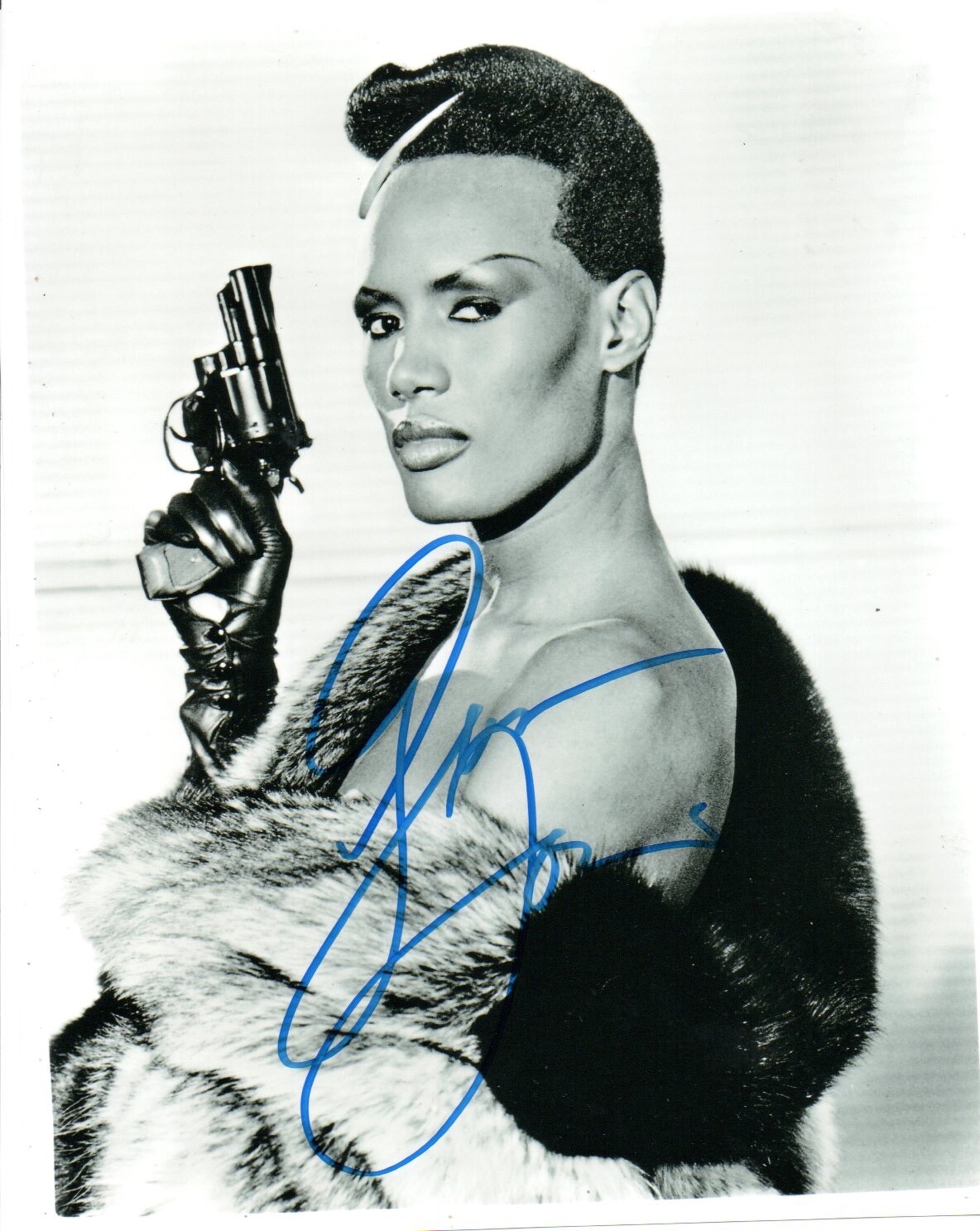 GRACE JONES 007 JAMES BOND AUTHENTIC AUTOGRAPH VIEW TO A KILL SIGNED COA