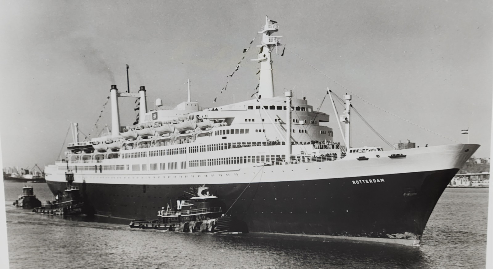 Vintage 1981 Holland America SS Rotterdam 24th World Cruise 8x10 Press Photo
