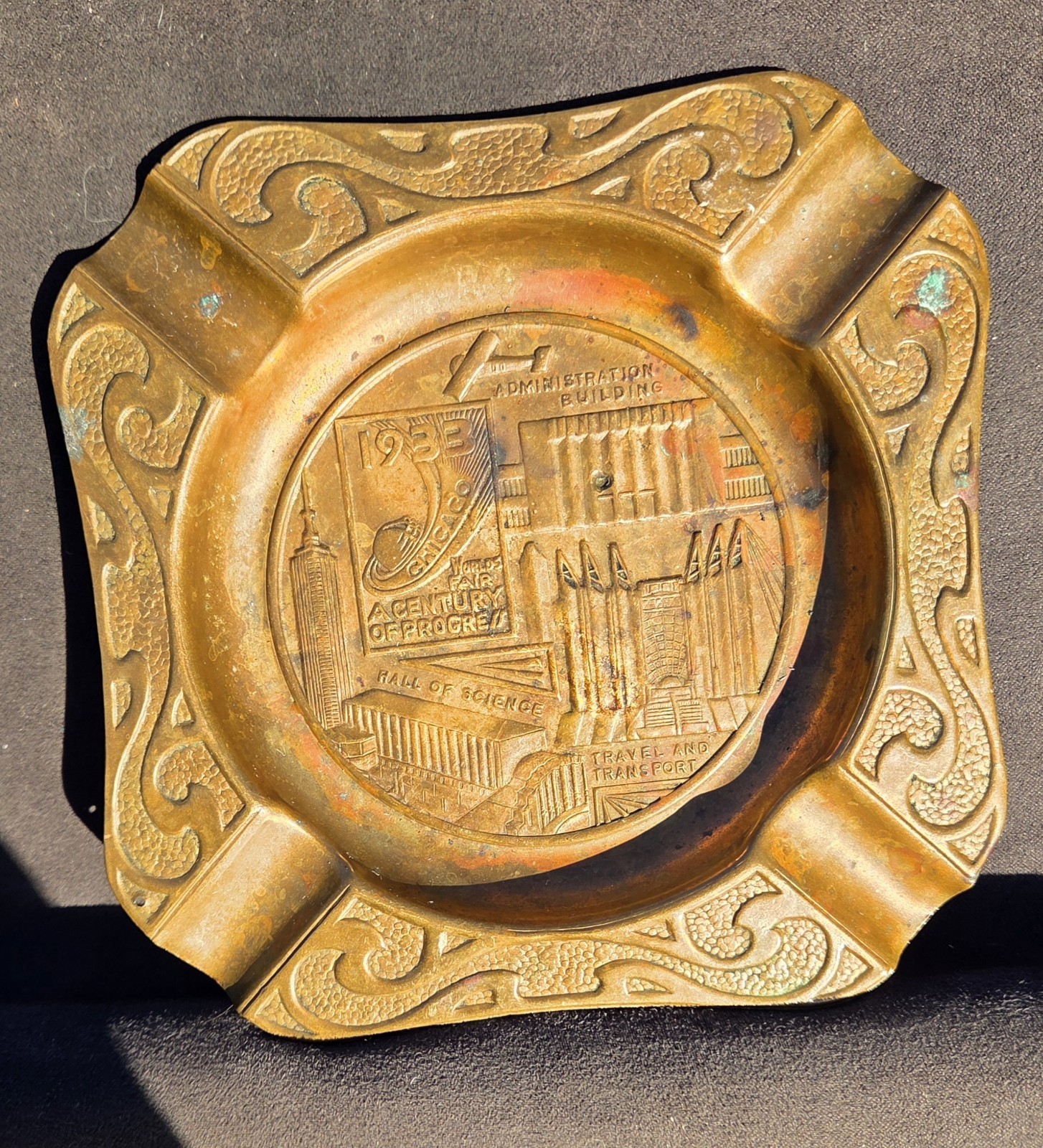 VINTAGE 1933 CHICAGO WORLDS FAIR METAL ASHTRAY EMBOSSED BUILDINGS 