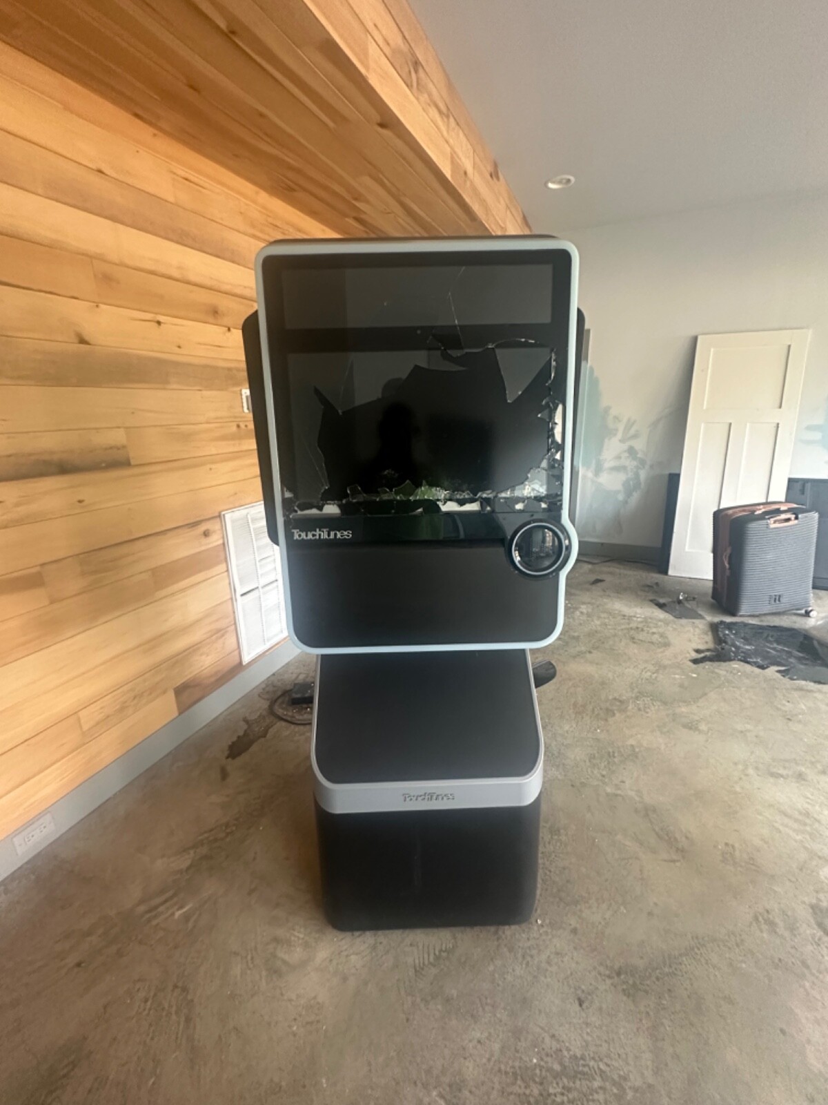 Touchtunes VIRTUO JUKEBOX WIFI AND INTERNET CONNECTABLE