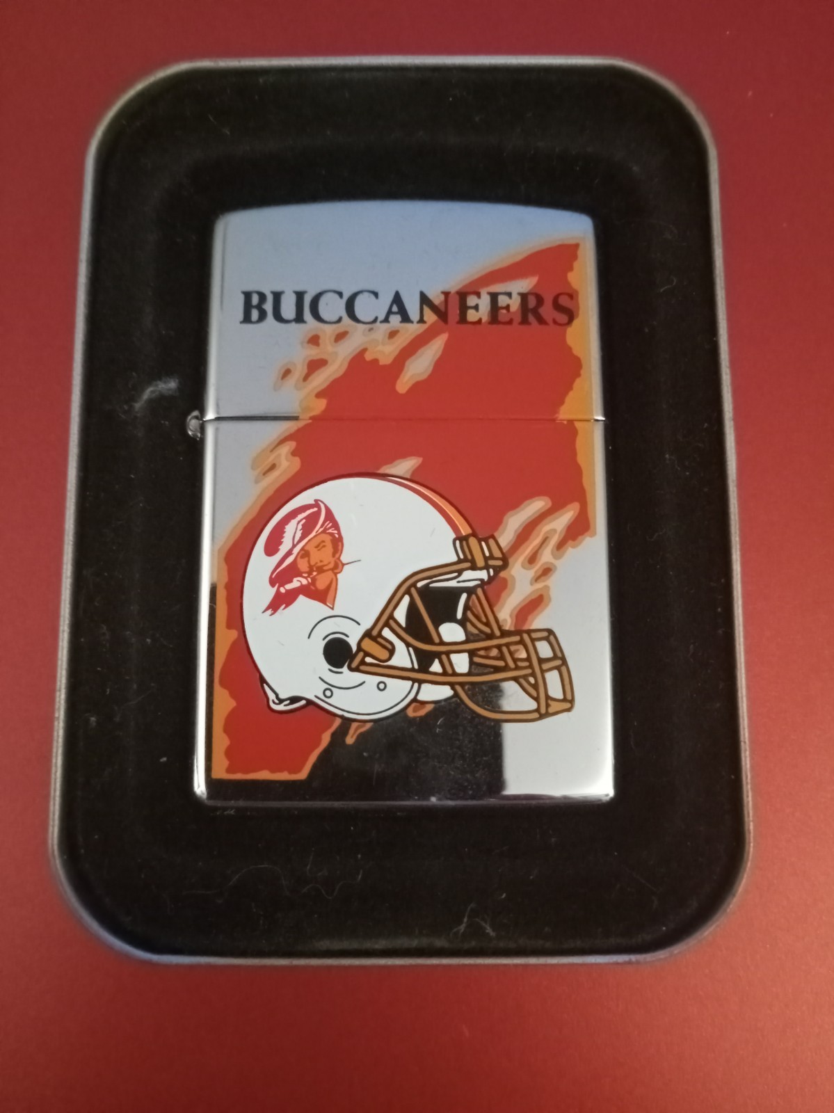VINTAGE Tampa Bay Buccaneers NFL high polish chrome zippo lighter NIB