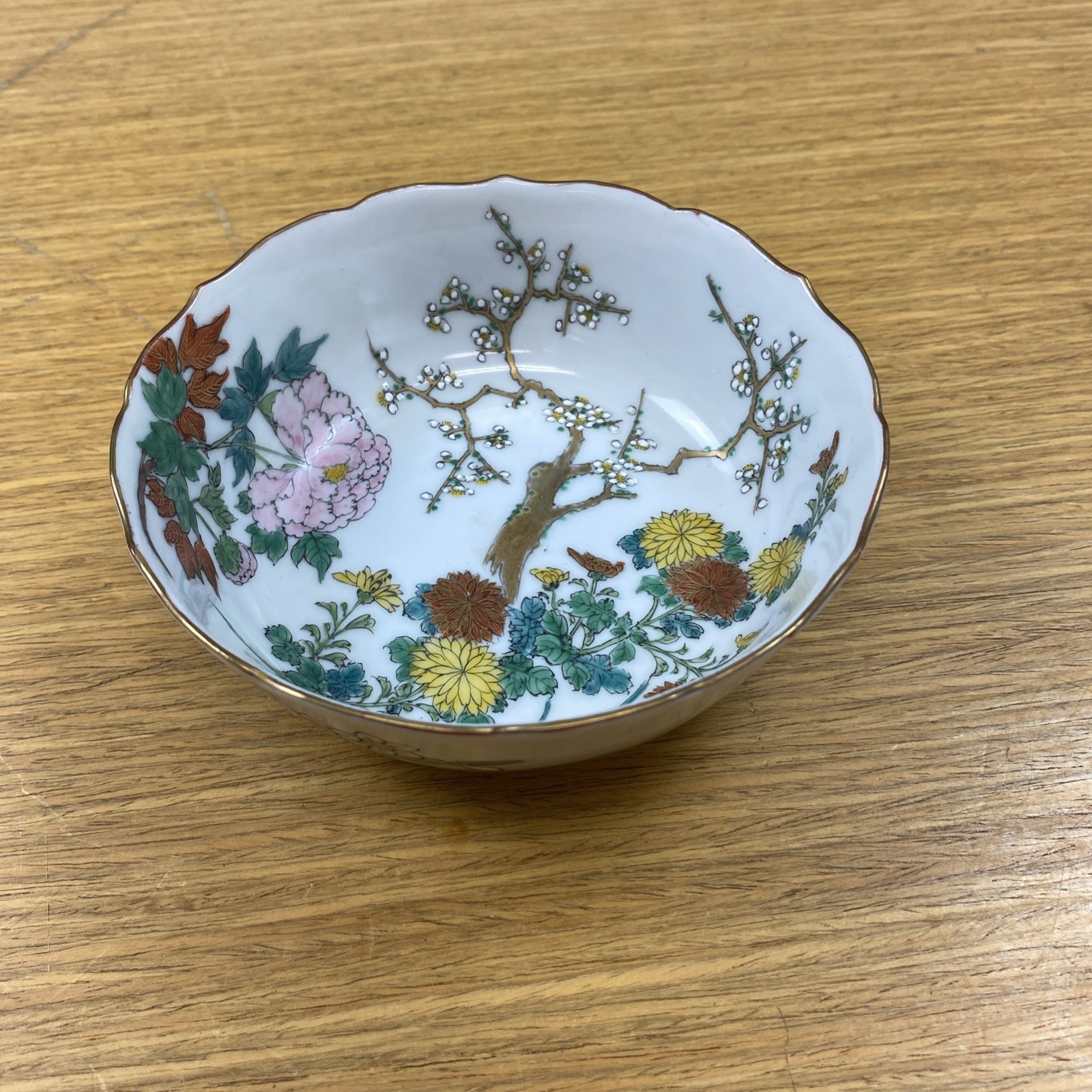 Vintage Japanese Kutani Hand-Painted 4 3/4” Diameter Bowl w/Gold Trim