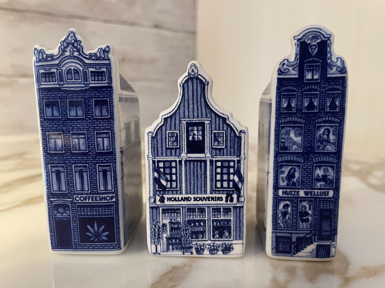 MT1151 Lot of 3 mini houses, Heinen Delfts Blauw, blue/white Makers mark MT1151 Lot of 3 mini houses, Heinen Delfts Blauw, blue/white Makers mark