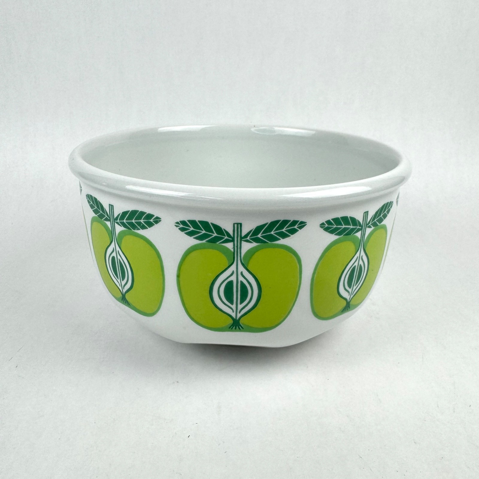 Vintage 1960s Arabia Finland Pomona Green Apple 7” Round Vegetable Mixing Bowl