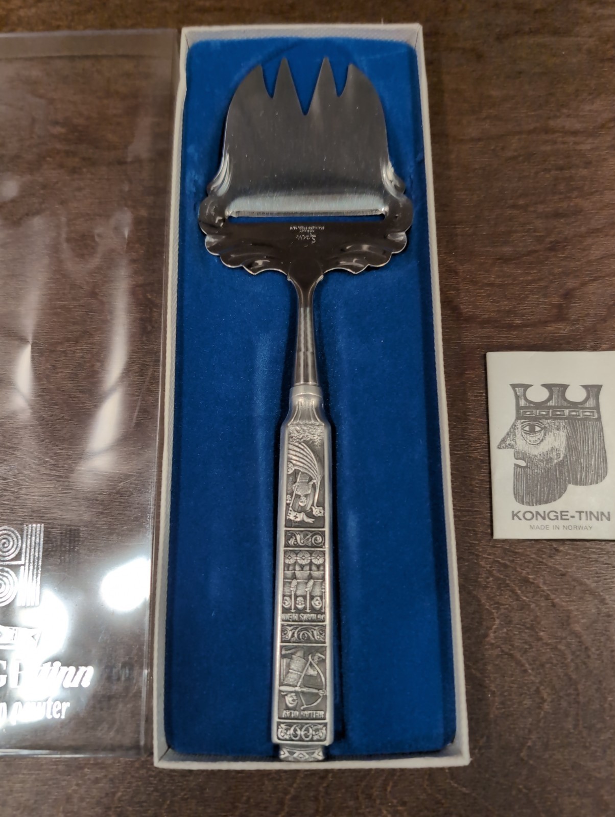 Kongetinn Hardanger Sylvplett Viking Heilag Olav cheese slicer, Norway Kongetinn Hardanger Sylvplett Viking Heilag Olav cheese slicer, Norway