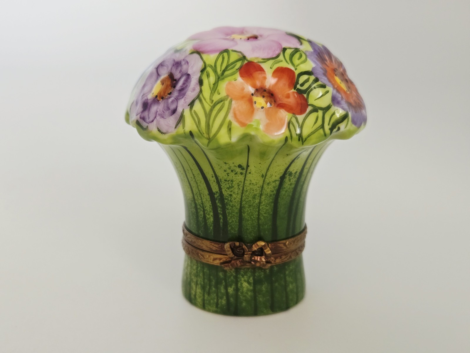 Limoges France La Gloriette Hand Painted Bouquet of Flowers Trinket Box  2 1/2