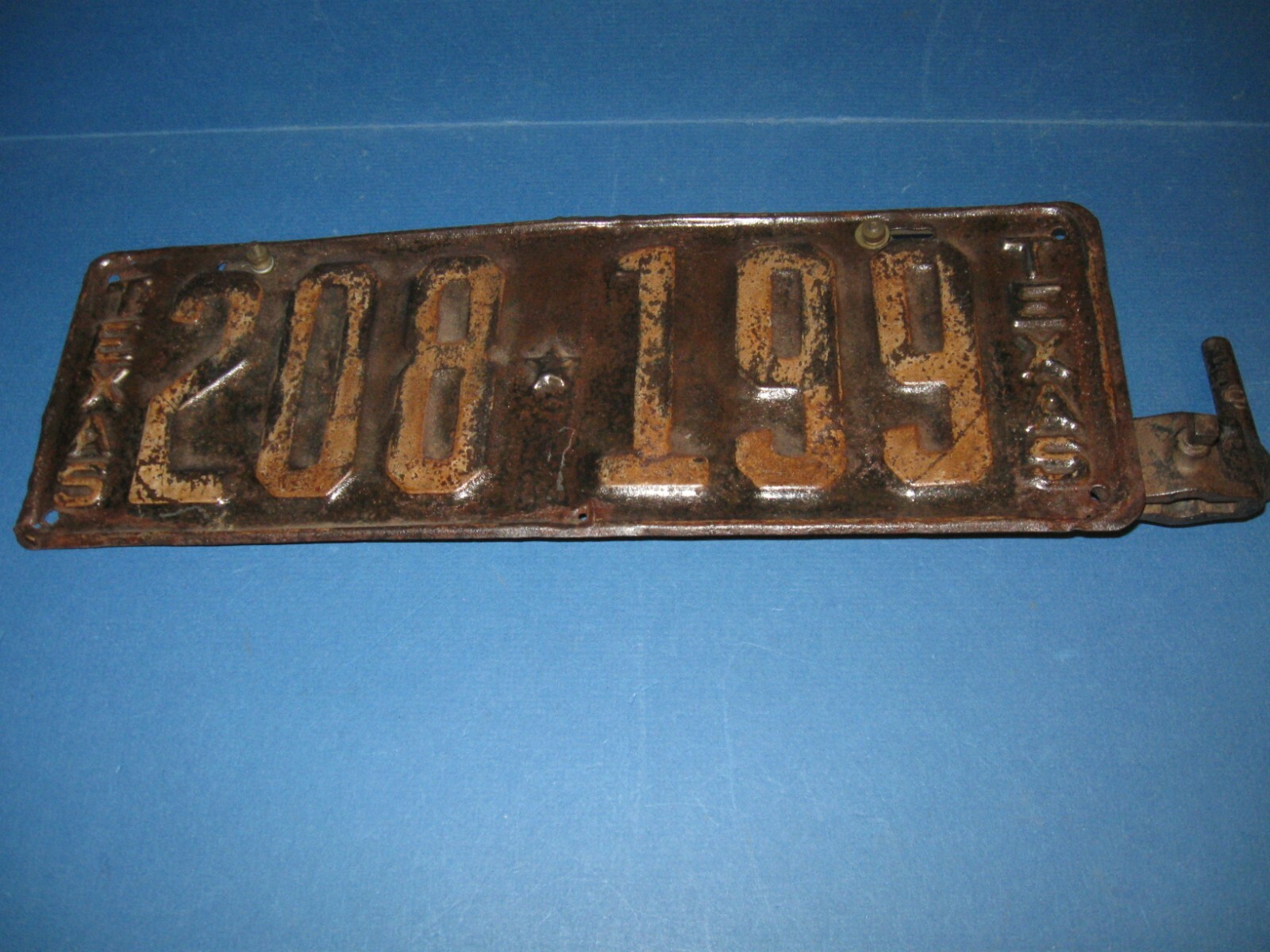 TEXAS LICENSE PLATES 1923-24 WITH FRONT BRACKET (SINGLE PLATE) TEXAS LICENSE PLATES 1923-24 WITH FRONT BRACKET (SINGLE PLATE)