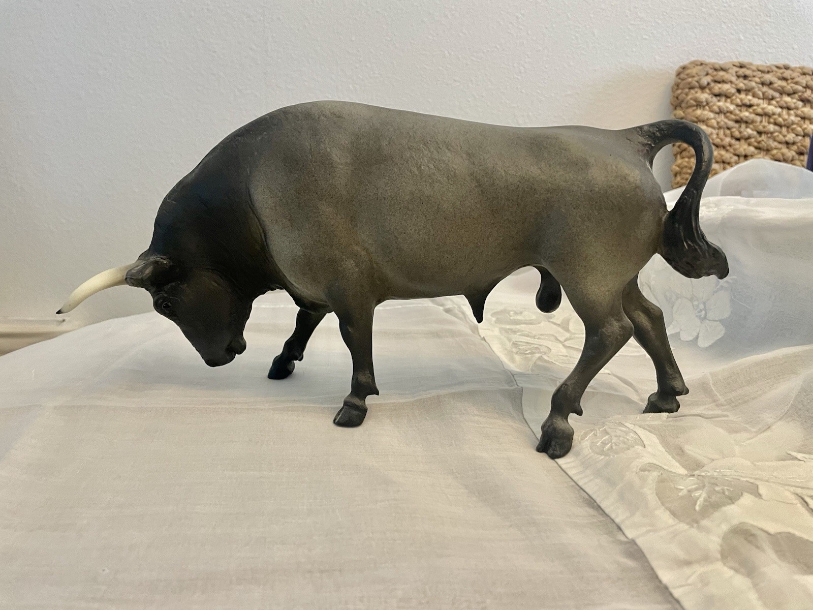 Breyer Grey Spanish Fighting Bull Model #395 Vintage Retired Breyer Grey Spanish Fighting Bull Model #395 Vintage Retired