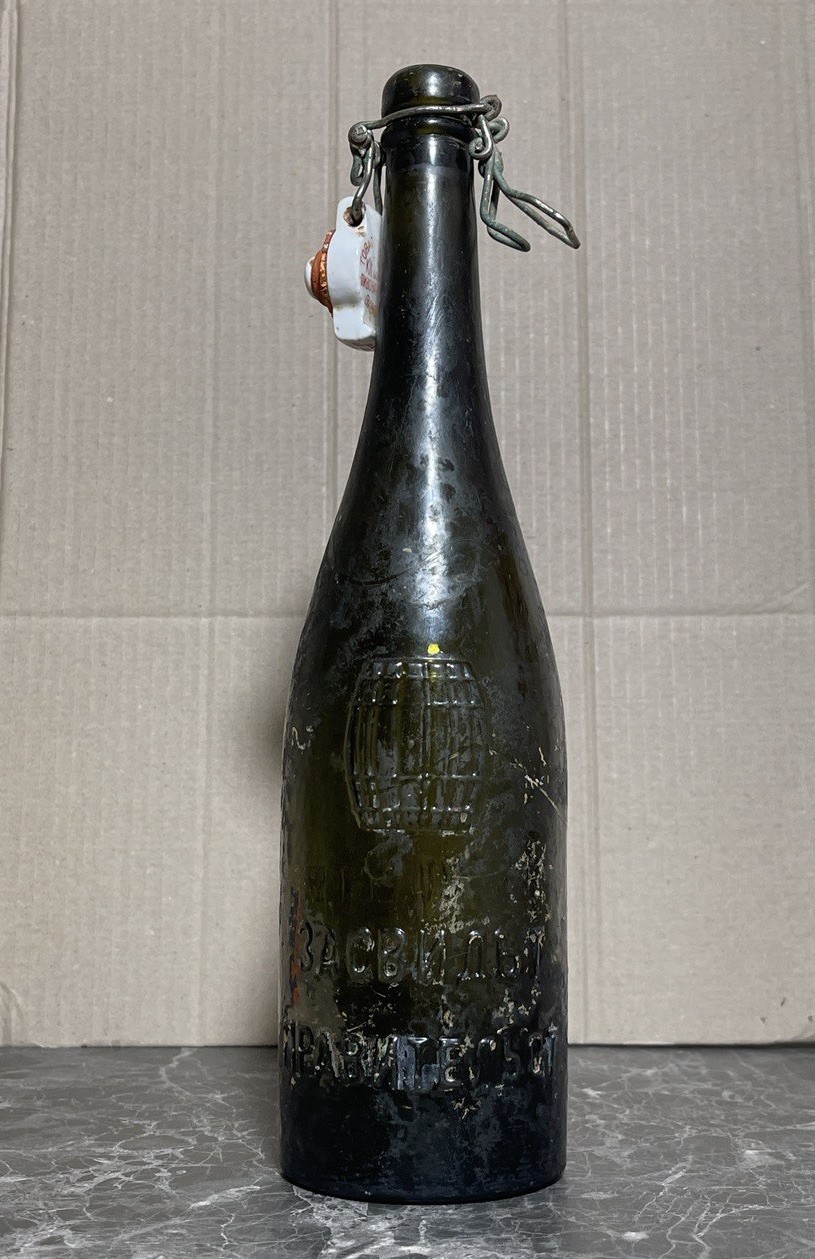 Antique Beer Bottle KIEV BREWERY One gold almond Pre - 1900's