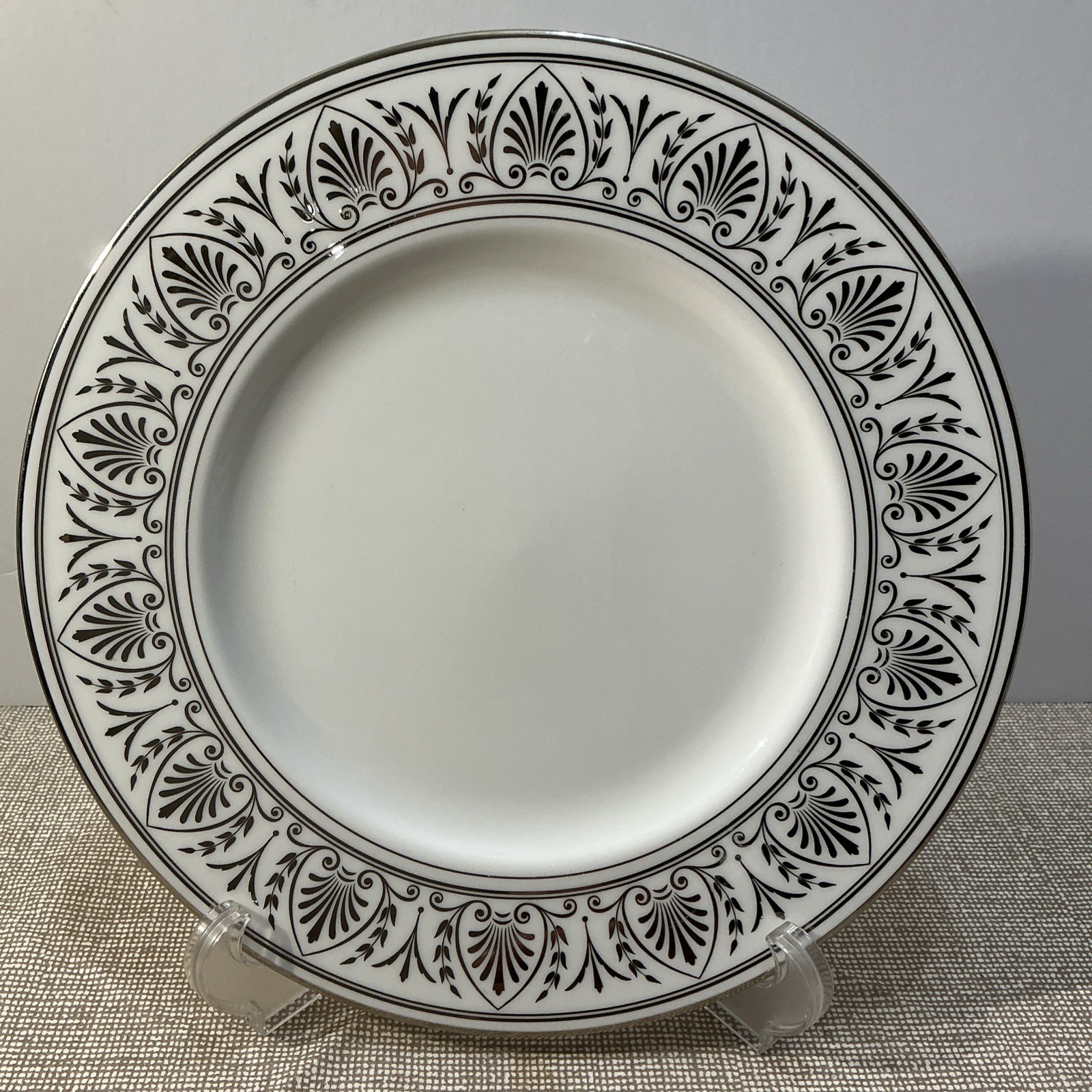 Lenox Royal Hannah Accent Luncheon/Snack Plate Platinum Trim Lenox Royal Hannah Accent Luncheon/Snack Plate Platinum Trim