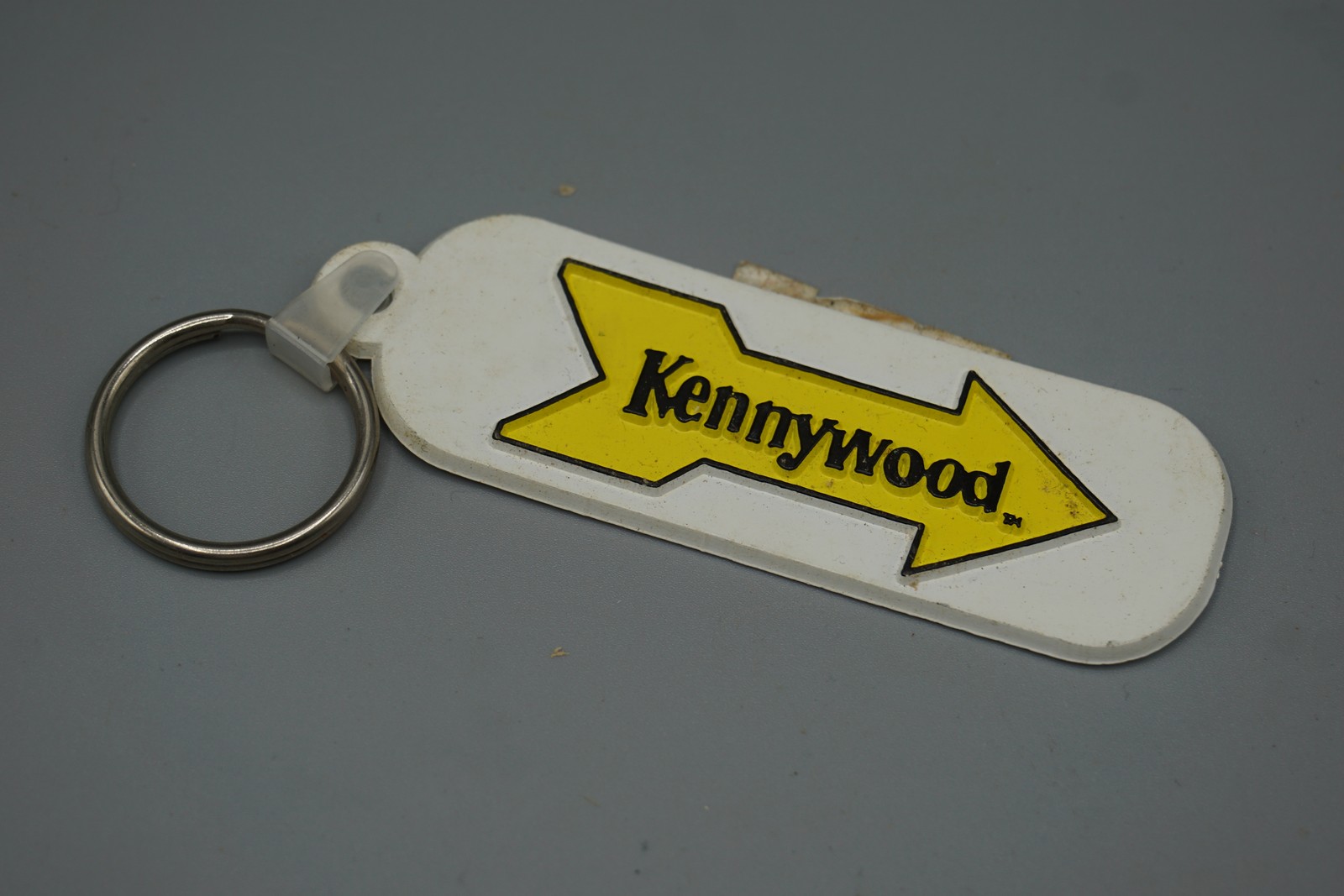 Vintage Kennywood Amusement Park Keychain White Yellow Arrow Logo Rubber Vintage Kennywood Amusement Park Keychain White Yellow Arrow Logo Rubber