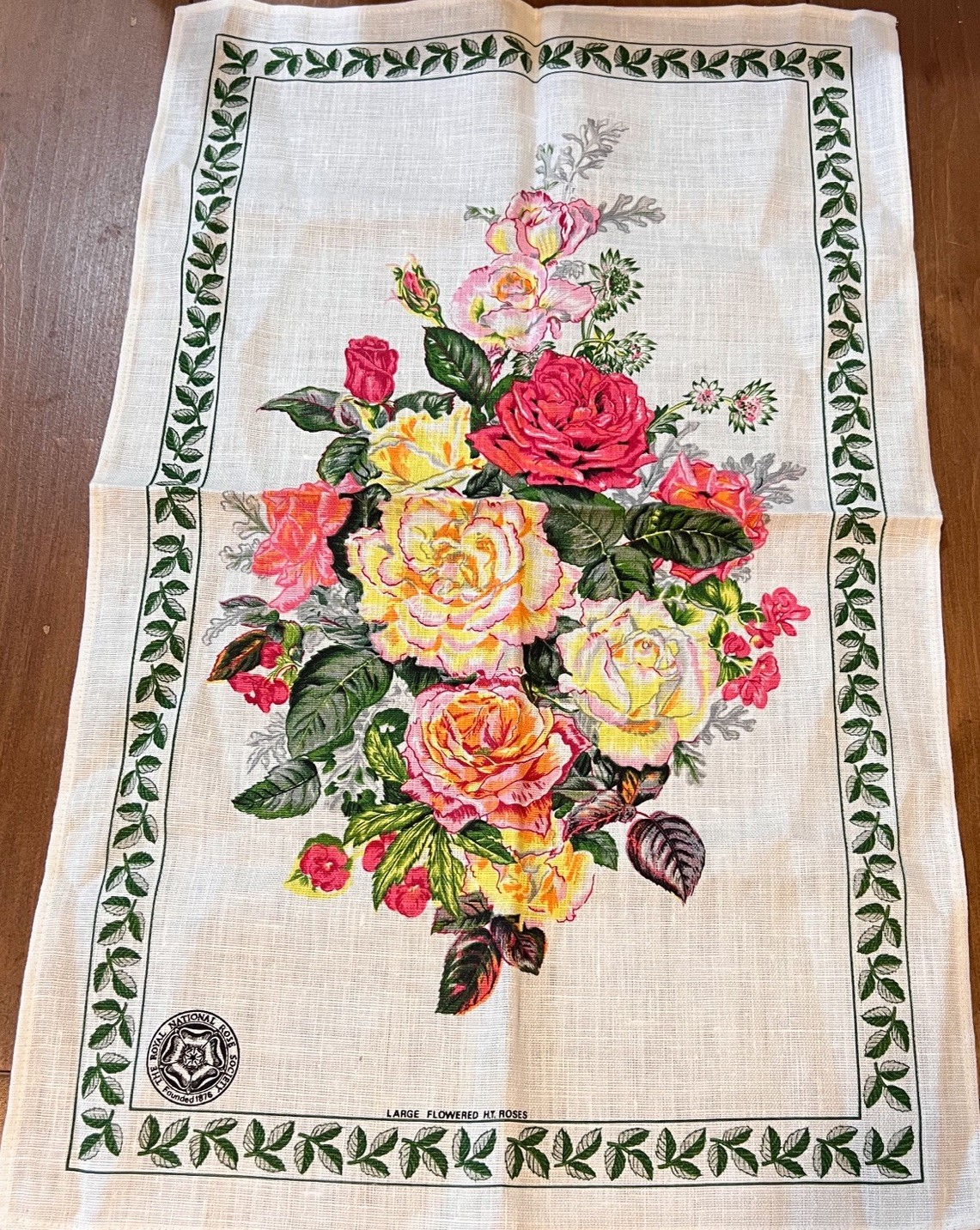 Ulster Weavers 100% Linen Tea Towel Flowers Roses Bouquet 18.5”x 29.25” NWOT