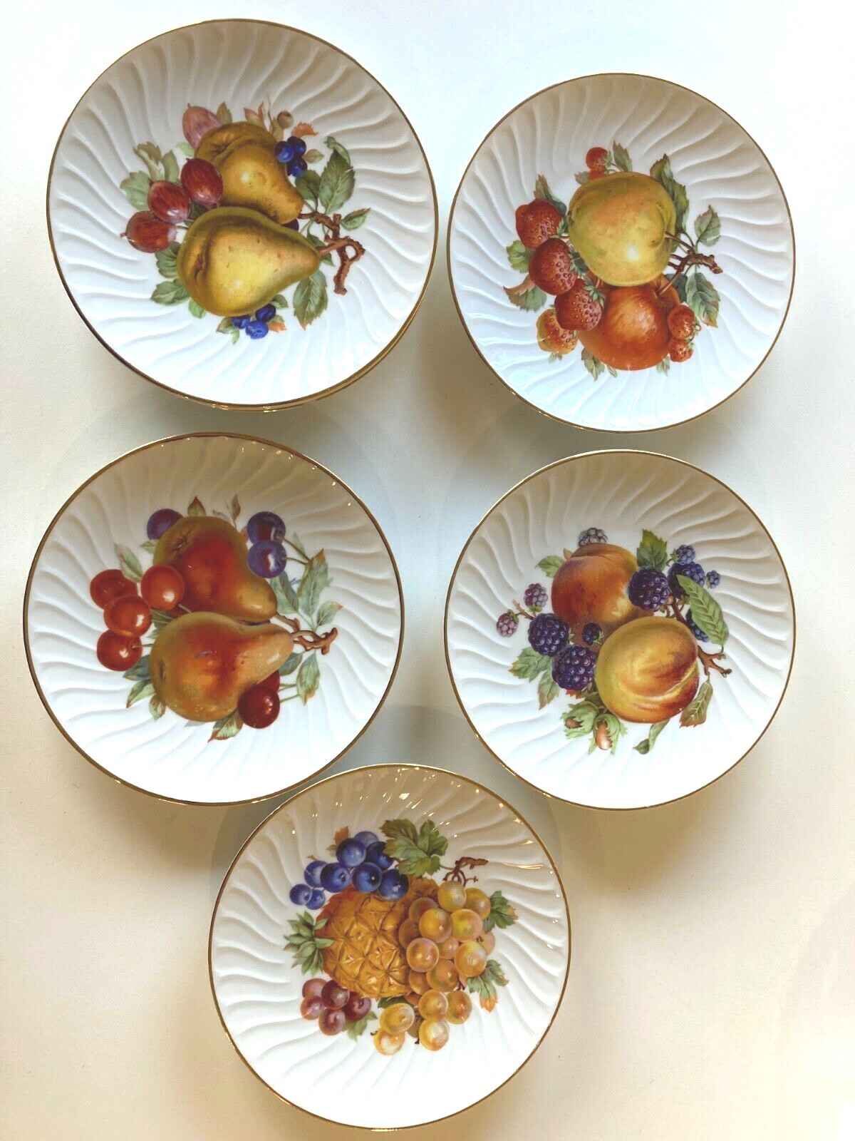 OLD NUREMBERG FRUIT DESIGN 7 5/8