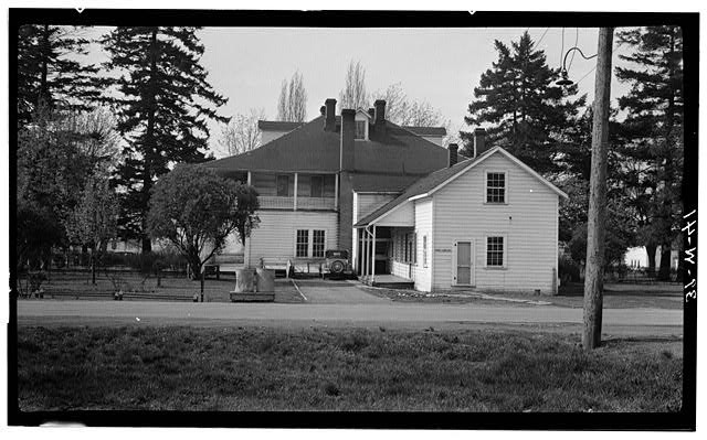 Photo:Vancouver WA Fort Vancouver Post Library 1930s Building Exterior