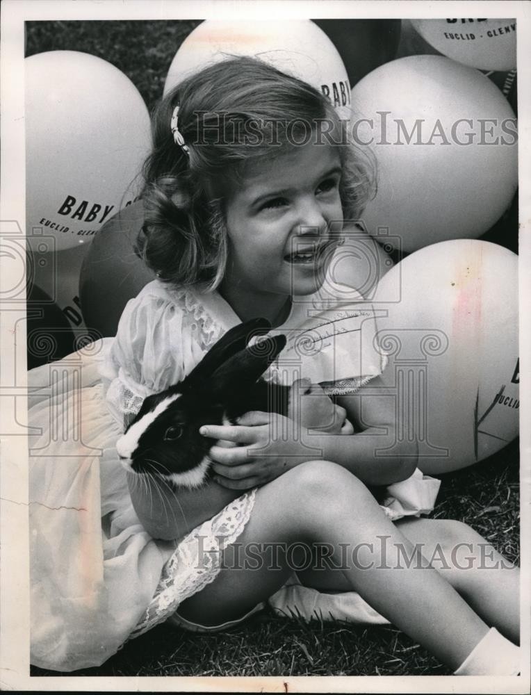 1962 Press Photo Susan Nami Schneider Euclid Glenorette Hospital
