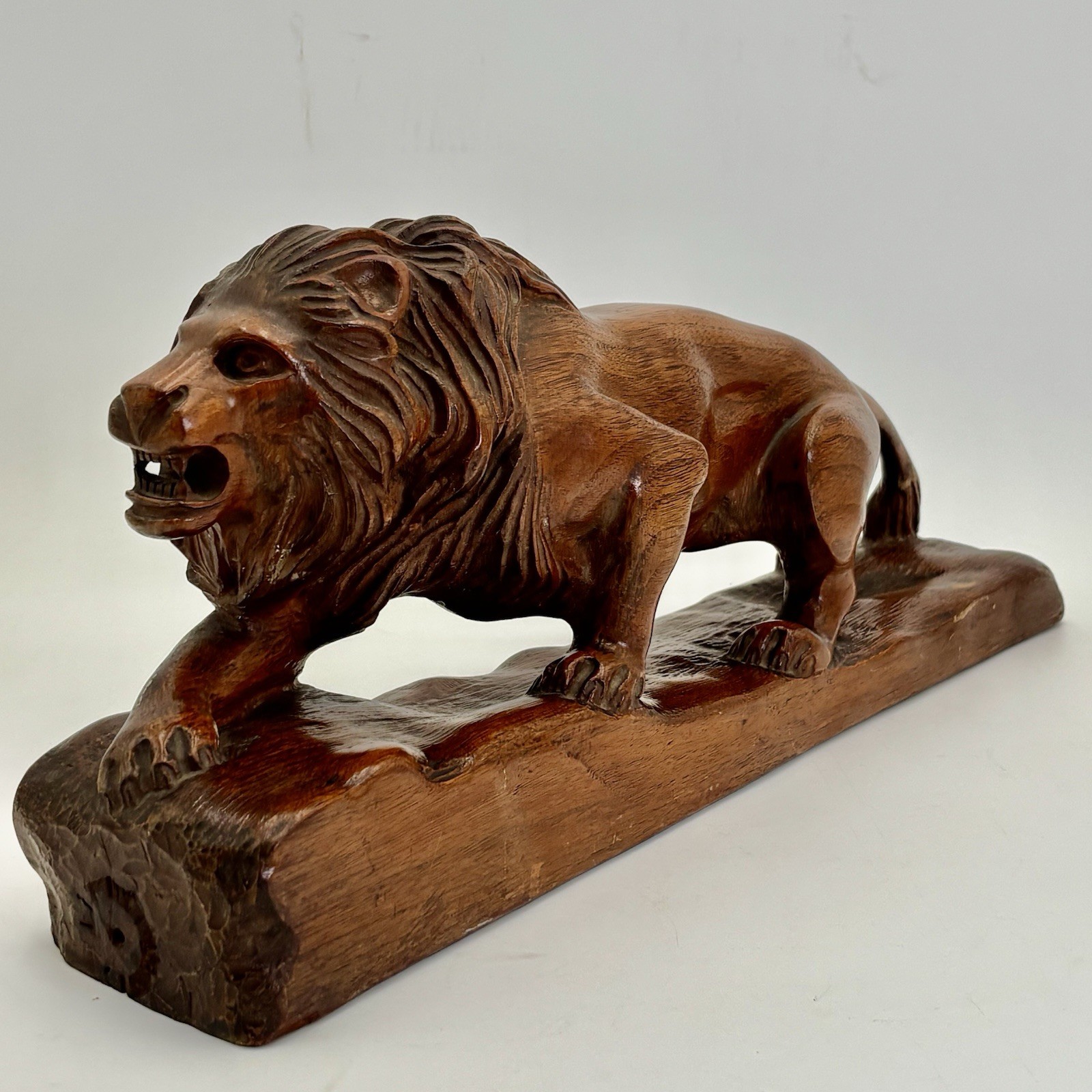 Beautiful Vintage Hand Carved Lion Folk Art Large 18” Wood Mahogany Sculpture Beautiful Vintage Hand Carved Lion Folk Art Large 18” Wood Mahogany Sculpture