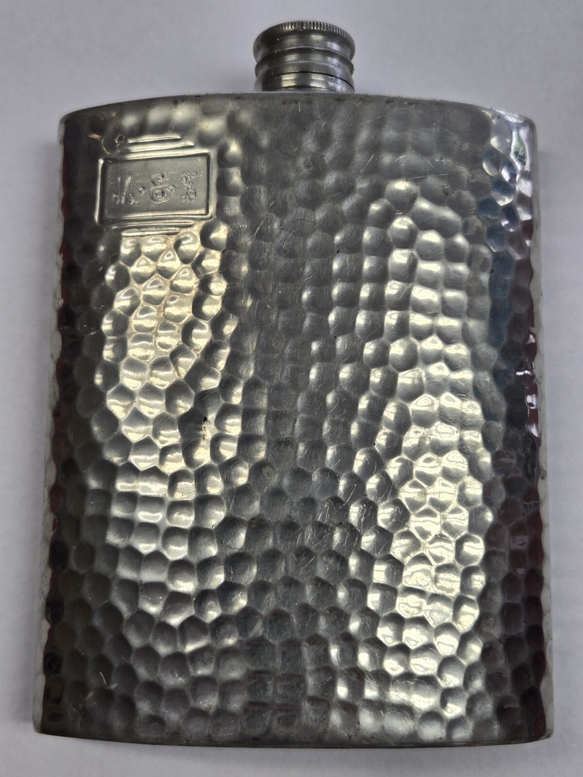 VINTAGE SHEFIELD ENGLAND 8 OZ. HAMMERED ENGLISH PEWTER METAL FLASK BOOZE DRINK 
