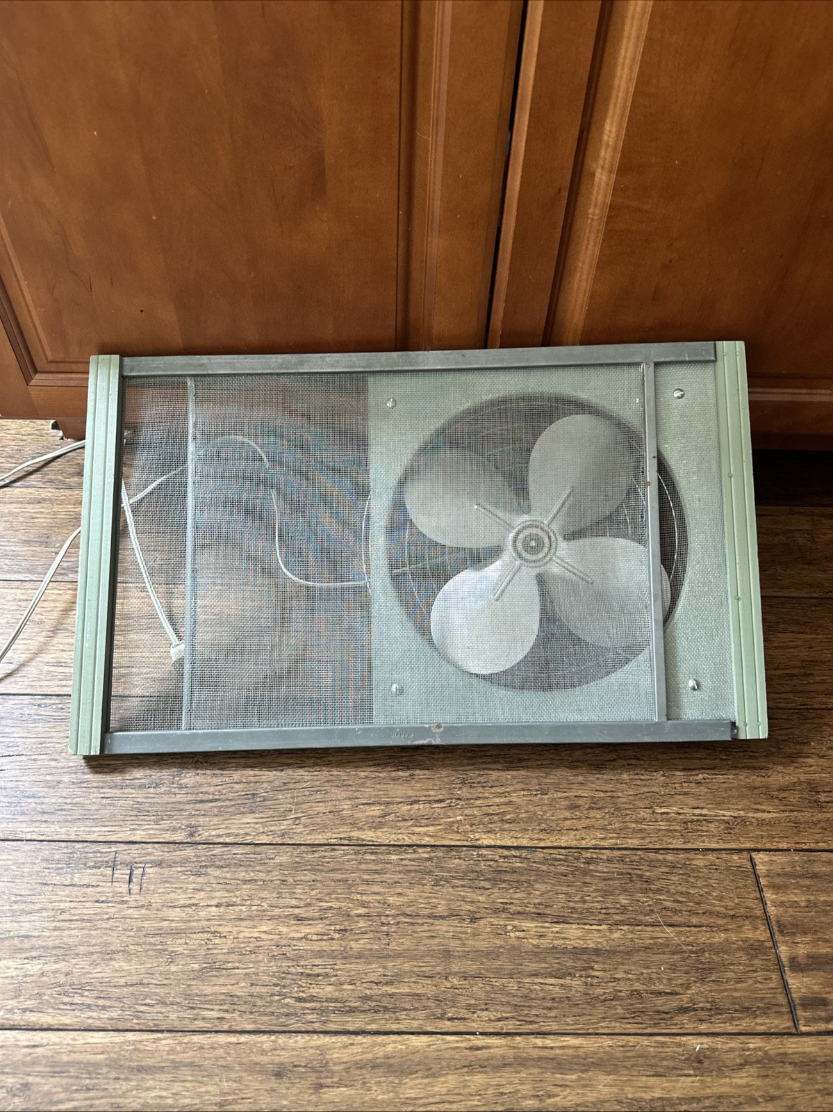 VTG Marvin Screen Window Fan Model #10SFW Green Expandable Screen 22-27” WORKS