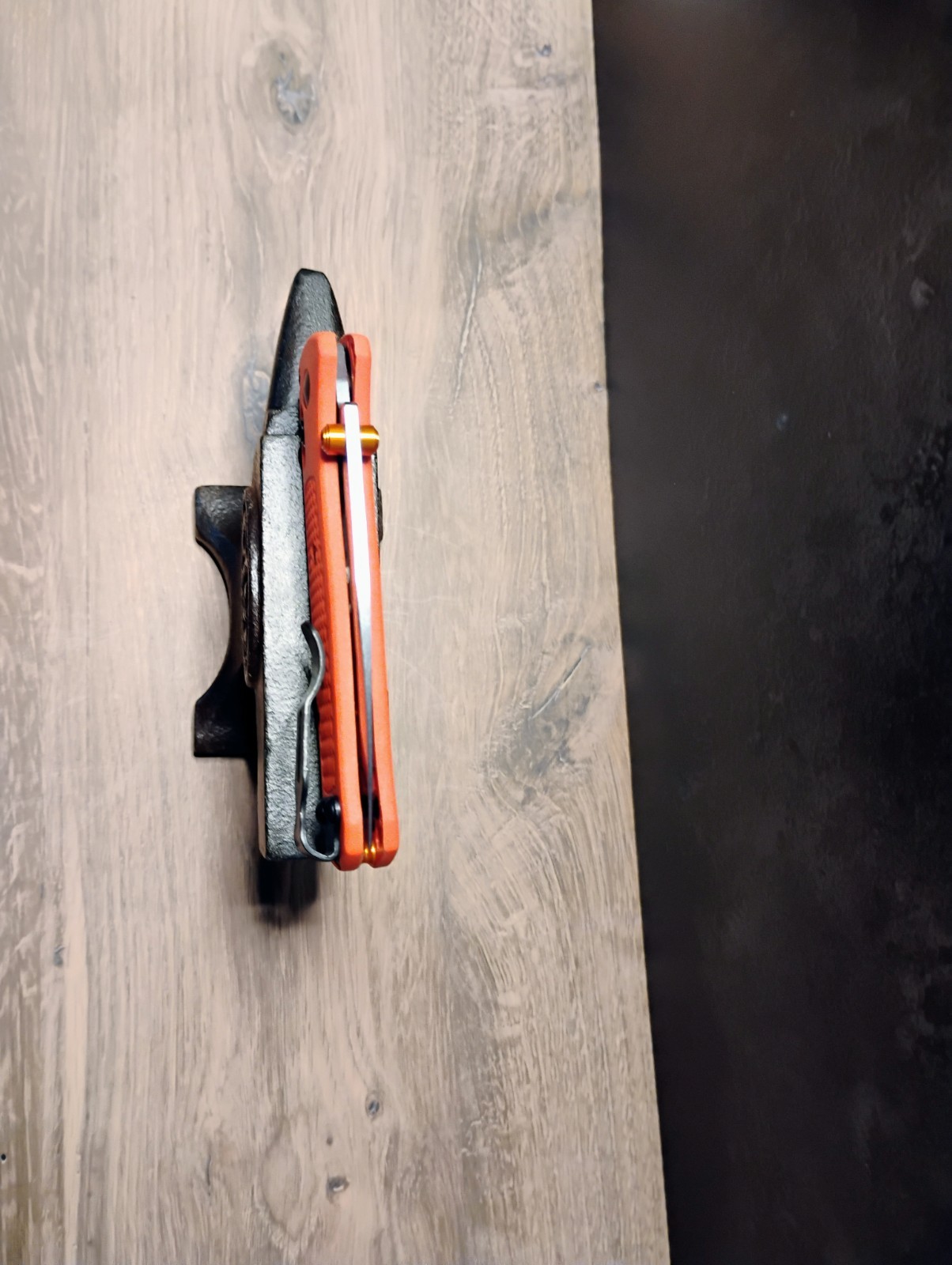 Benchmade 533 Mini Bugout Manual Axis Lock Drop Point