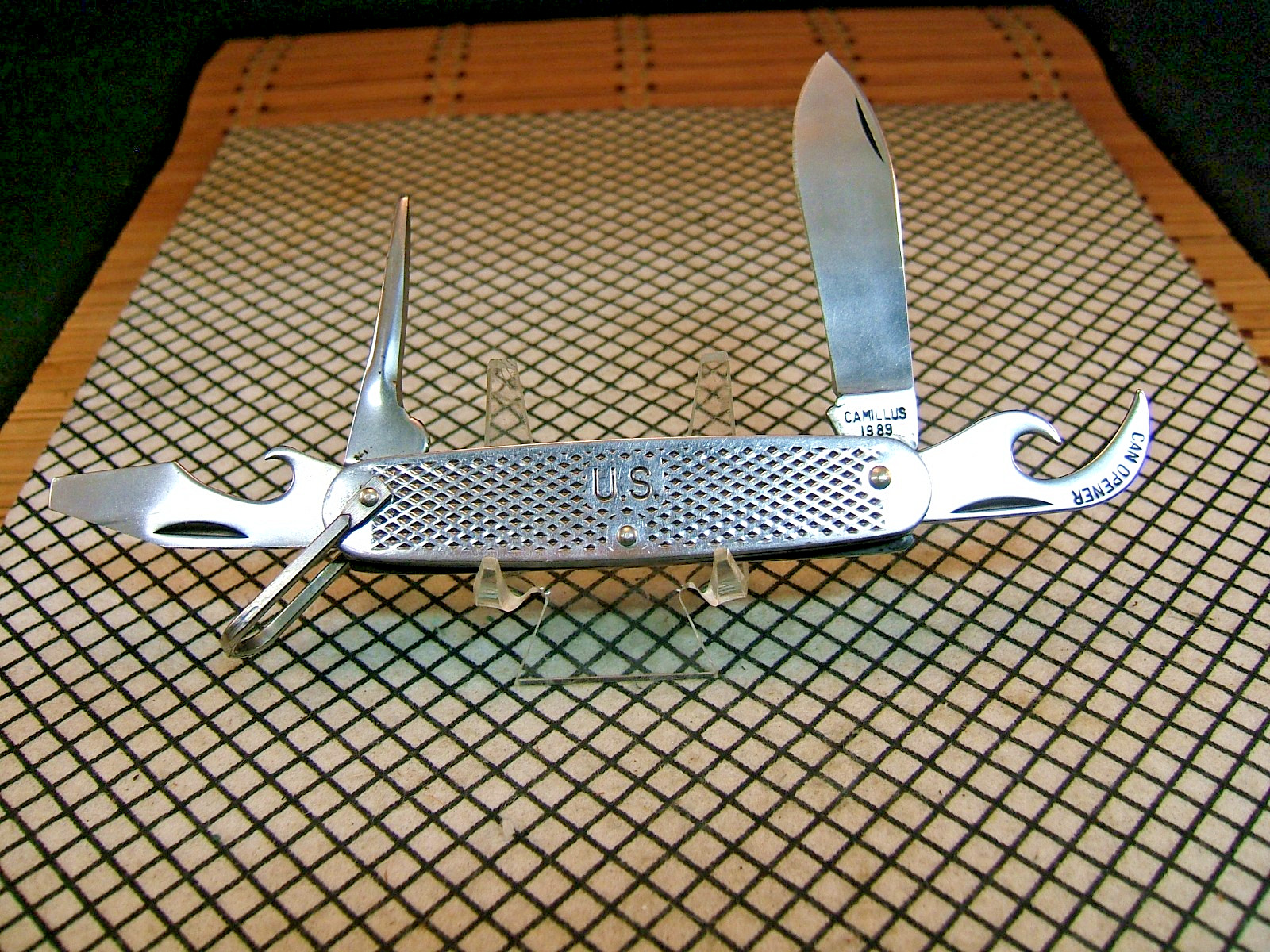 US MILITARY ISSUE CAMILLUS VINTAGE 1989 SURVIVAL MULTI-TOOL FOLD POCKET KNIFEE US MILITARY ISSUE CAMILLUS VINTAGE 1989 SURVIVAL MULTI-TOOL FOLD POCKET KNIFEE