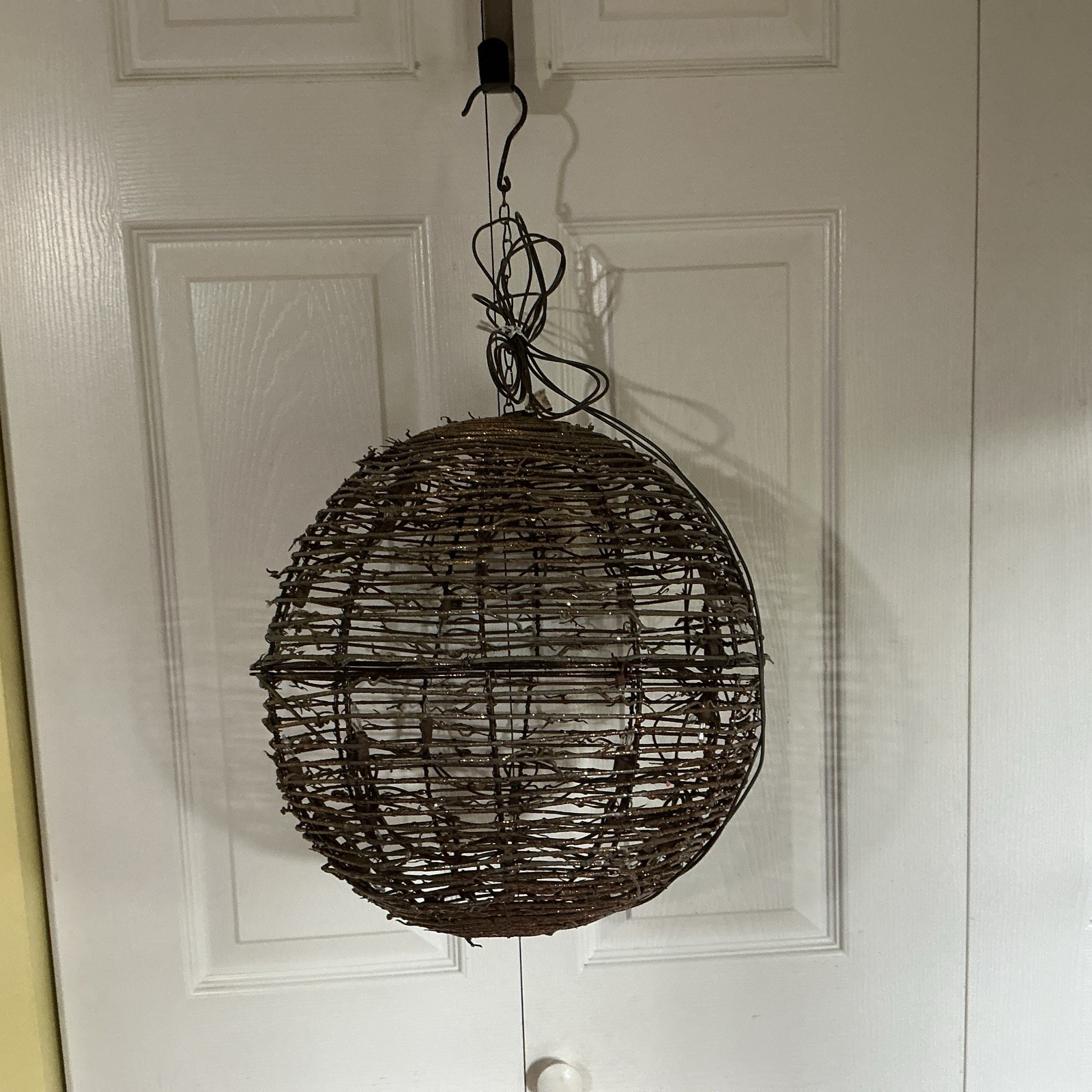 Collapsible/ Hinged Woven Faux Grapevine Orb Working Light 40”Jumbo Round