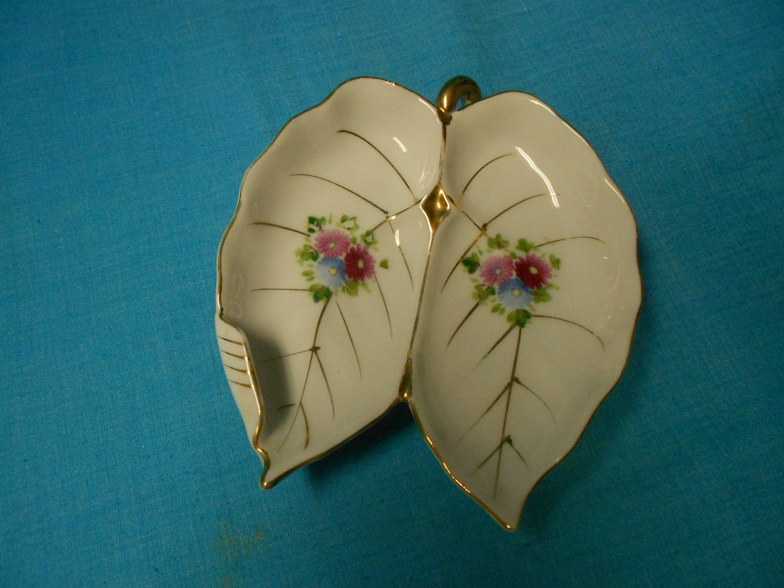 Vtg Japan Porcelain Double-Leaf Small Dish w/Handpainted Floral Bouquets Handle