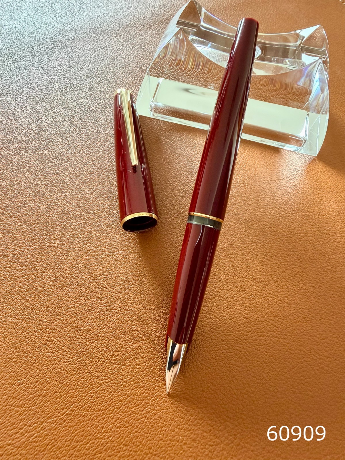MONTBLANC No.310 Fountain Pen Burgundy Gold Trim EF Nib w/ Original Case Vintage