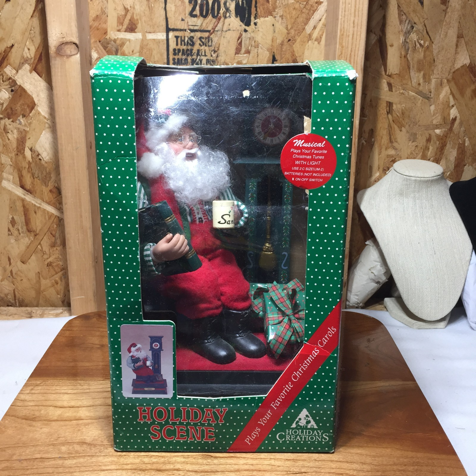NEW VTG 1993 Holiday Creations Musical Holiday Scene Santa Figurine Plays Music