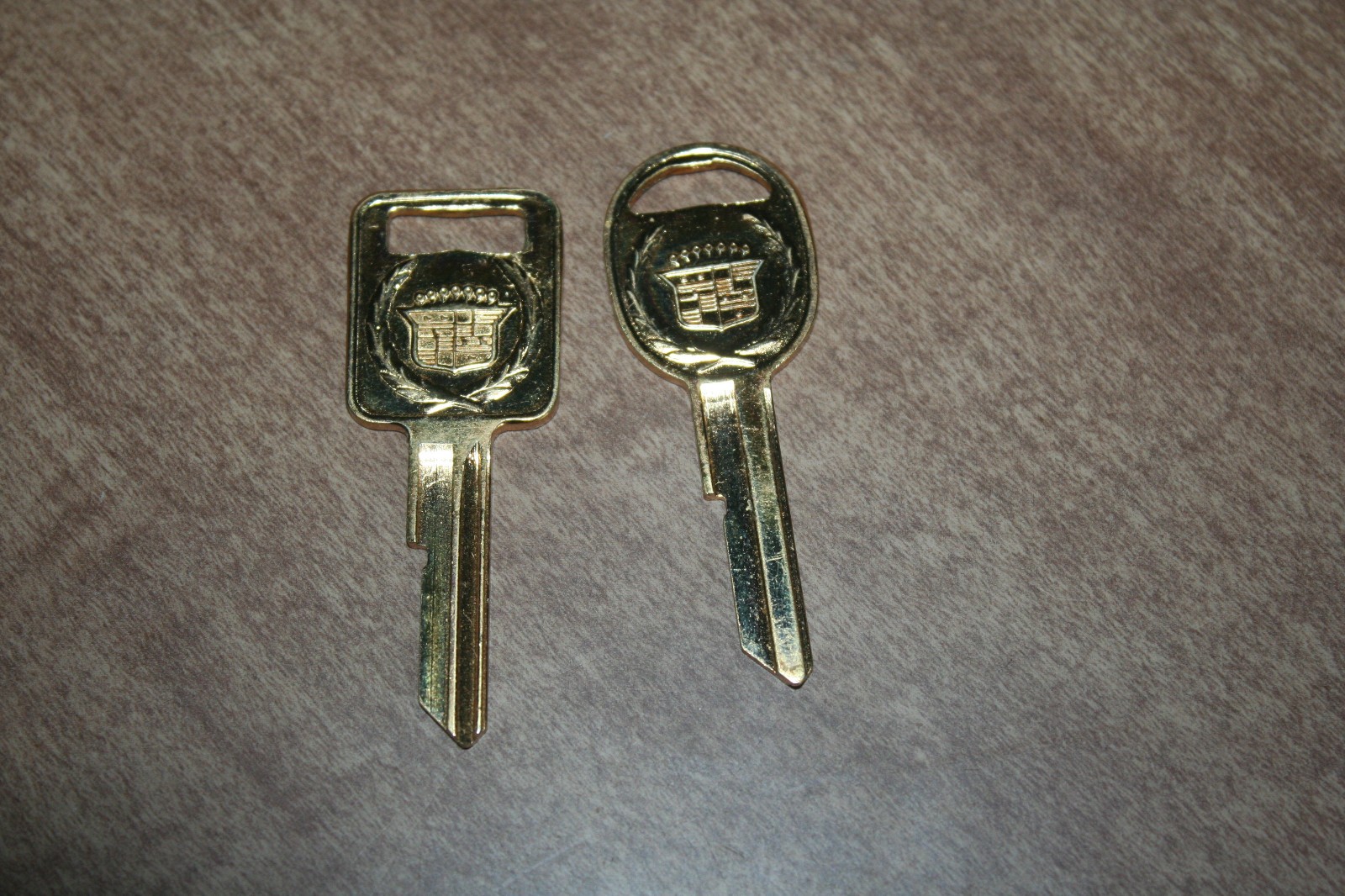 Set Of 2 Uncut Vintage Cadillac Gold Plated Key Blanks See Pix Set Of 2 Uncut Vintage Cadillac Gold Plated Key Blanks See Pix