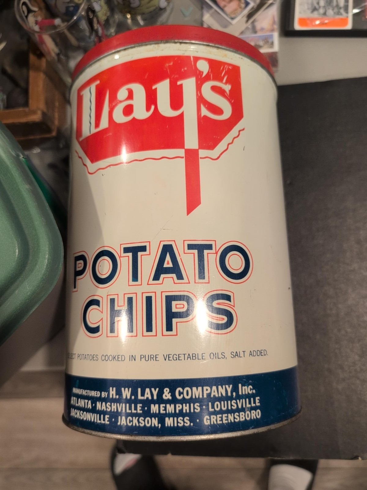 Vintage H.W. Lay’s Potato Chips 1 LB Tin Oscar Mascot Original Lid Bright