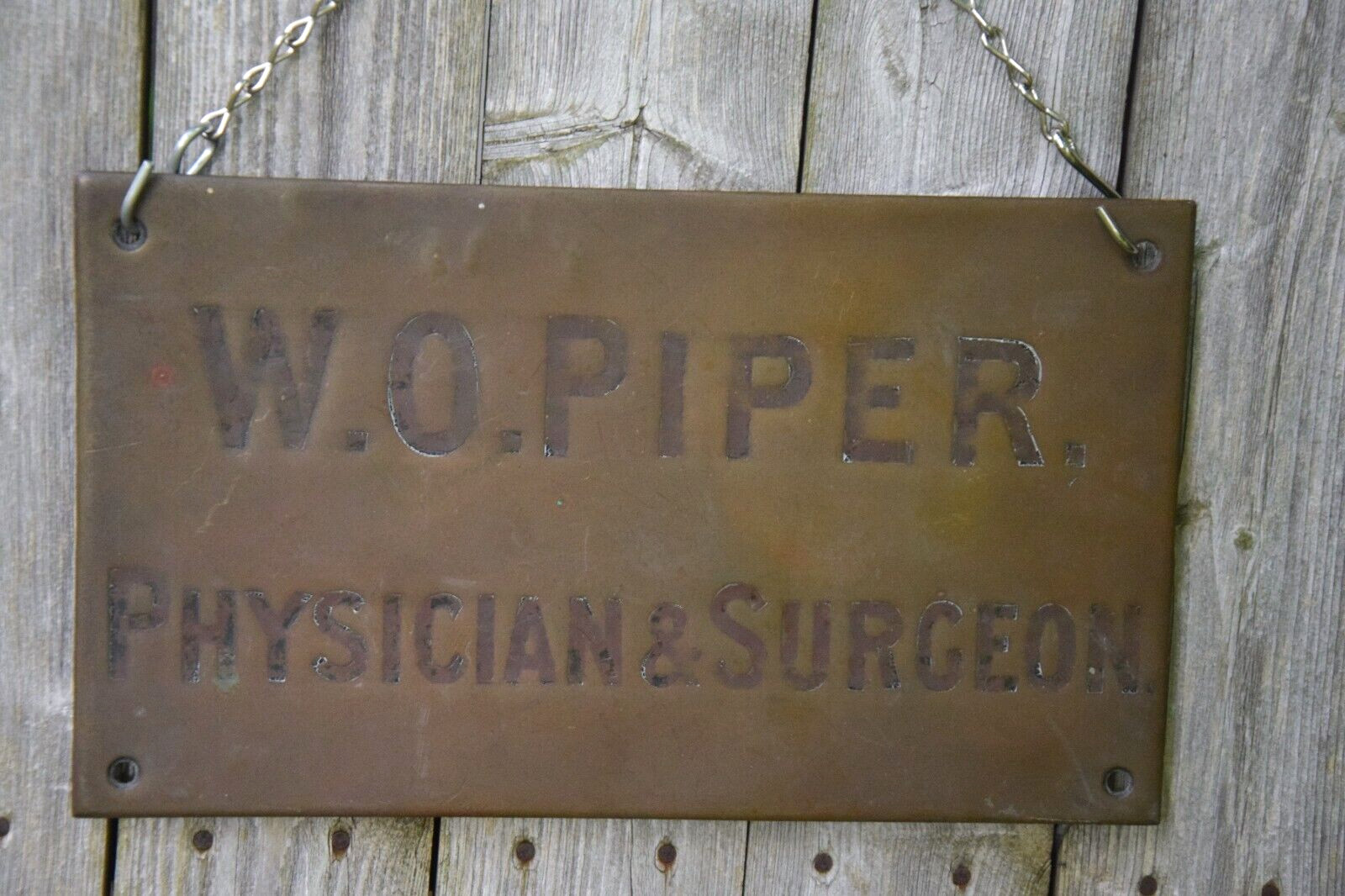 BRASS PLAQUE W.O. PIPER PHYSICIAN & SURGEON SIGN APOTHECARY CIRCA 1880s TO 1910s