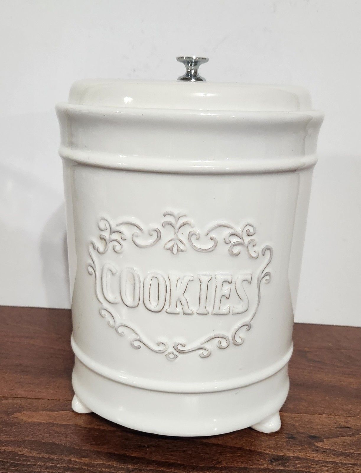 Home Essentials White Ceramic Cookie Jar Embossed Cookies Design w/Lid 9\