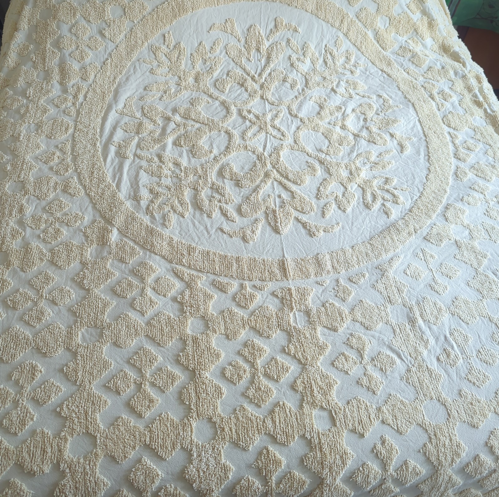 VTG Cottage Yellow Chenille Bedspread Matallion Tufts Fringed READ