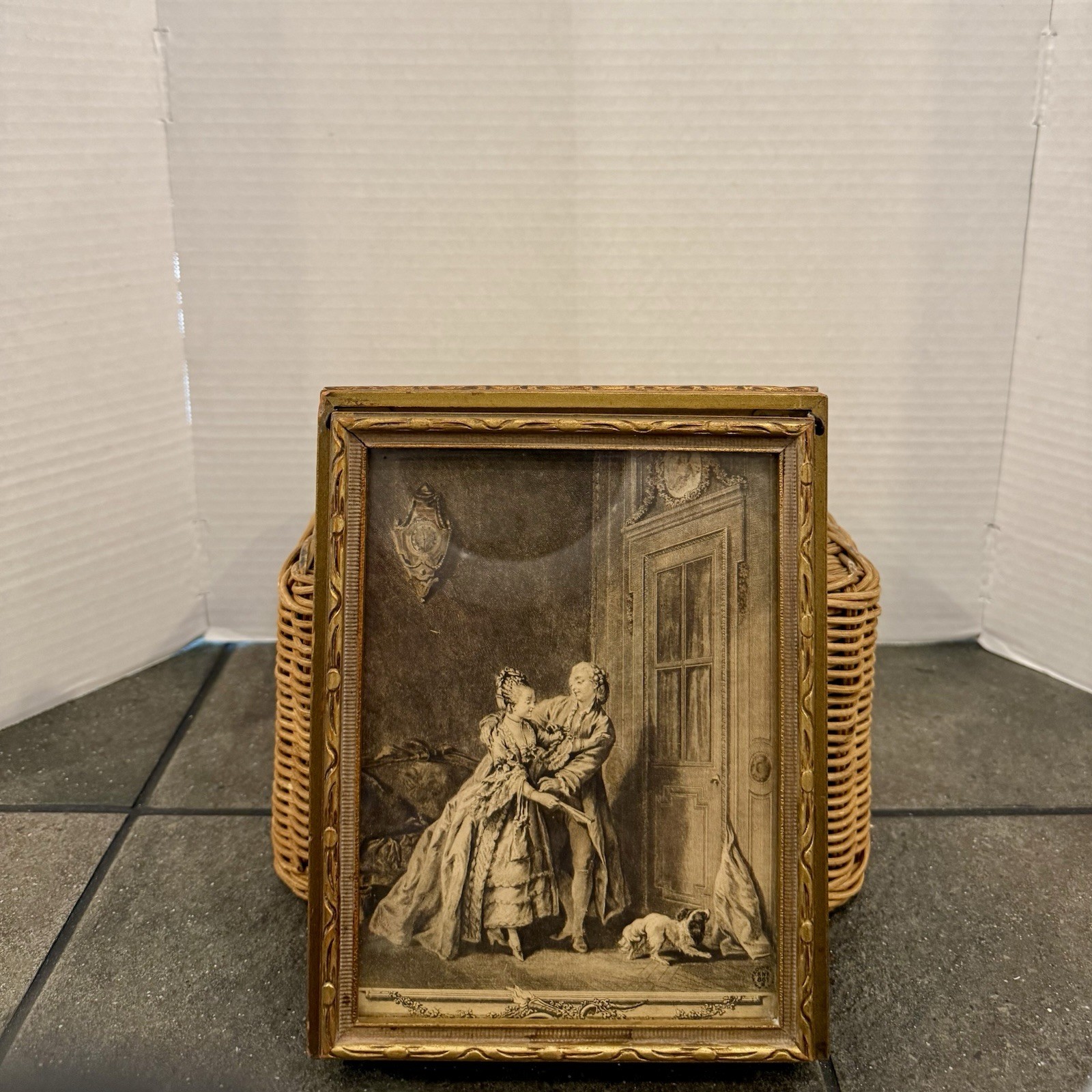 Antique 1915's Wooden Dresser Vanity Jewelry Box Glass Top Mirror Interior Antique 1915's Wooden Dresser Vanity Jewelry Box Glass Top Mirror Interior