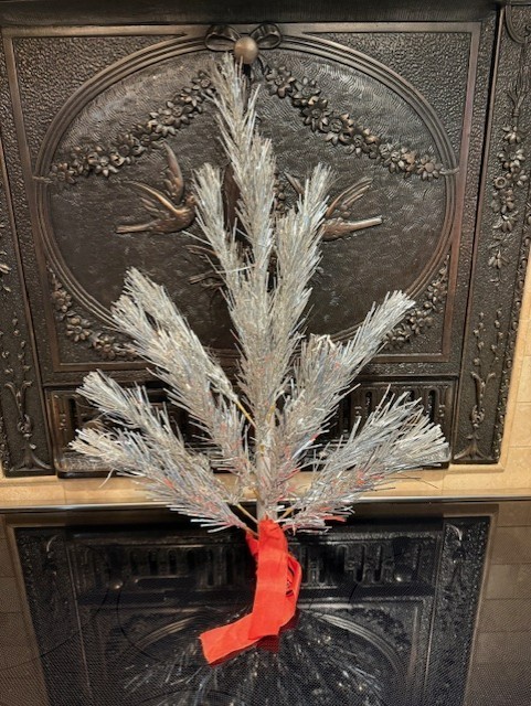 Vtg The Holiday Aluminum Hanging Wall Or Door Tinsel Christmas Tree K2000 Boxed