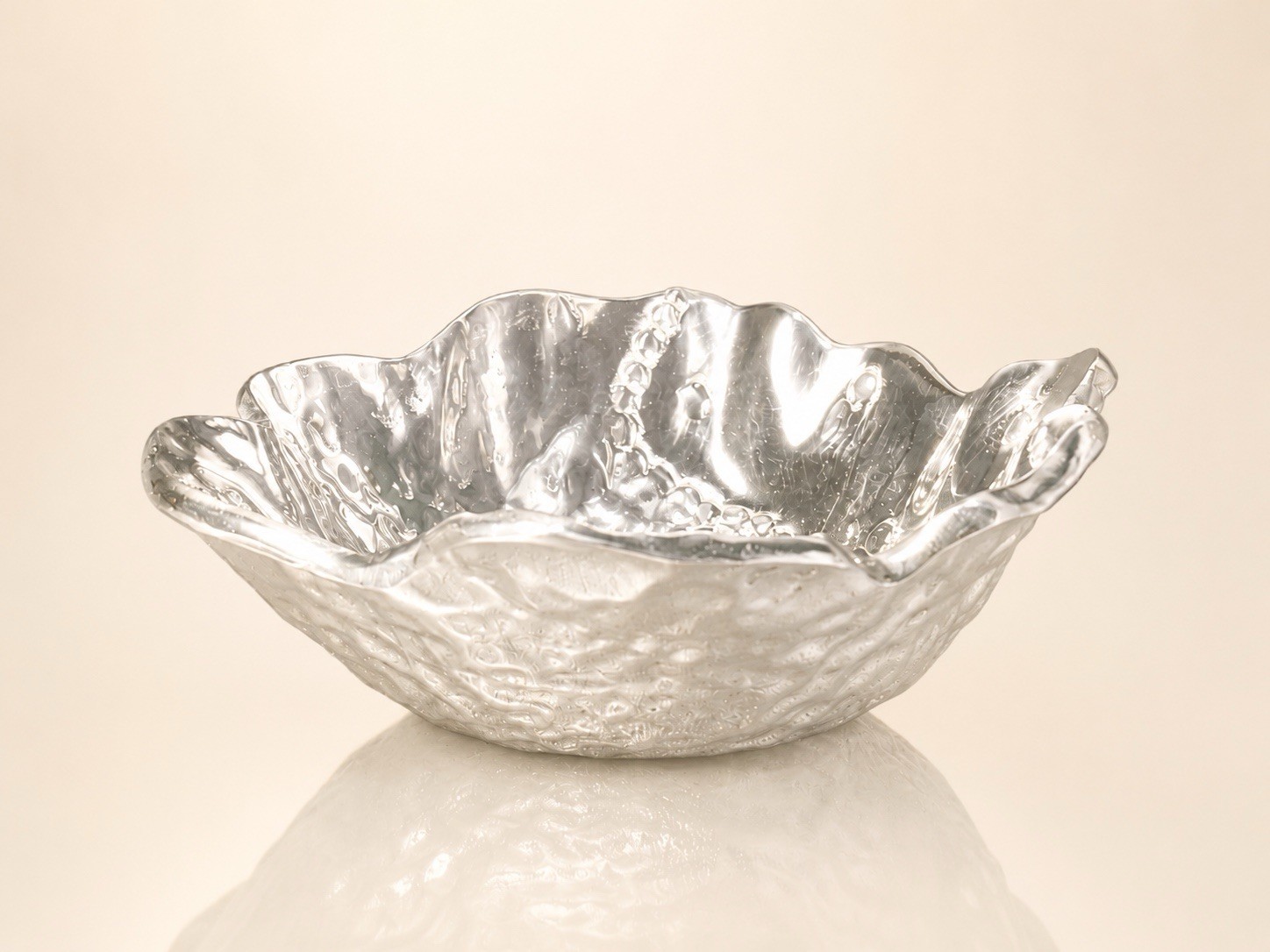 NWOT Mariposa 1990s Petal Dip Dish String Of Pearls Aluminum Silver, 5.25x2