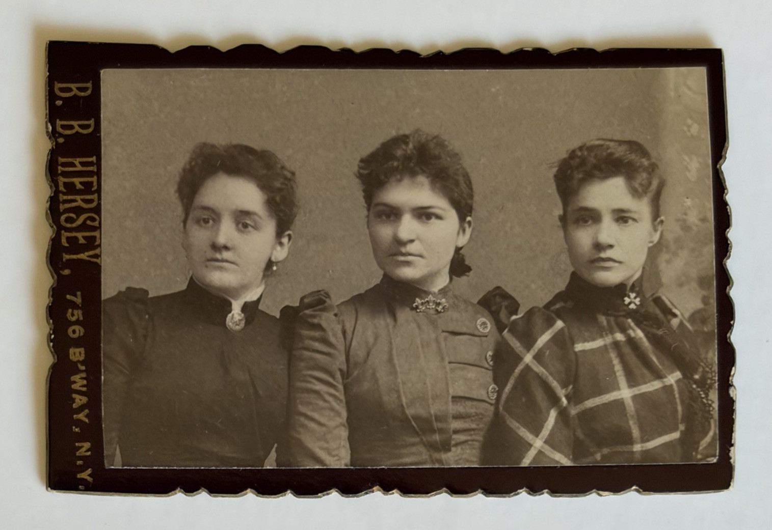 LATE 1800'S ANTIQUE CABINET CARD PORTRAIT THREE WOMEN NYC HERSEY LATE 1800'S ANTIQUE CABINET CARD PORTRAIT THREE WOMEN NYC HERSEY