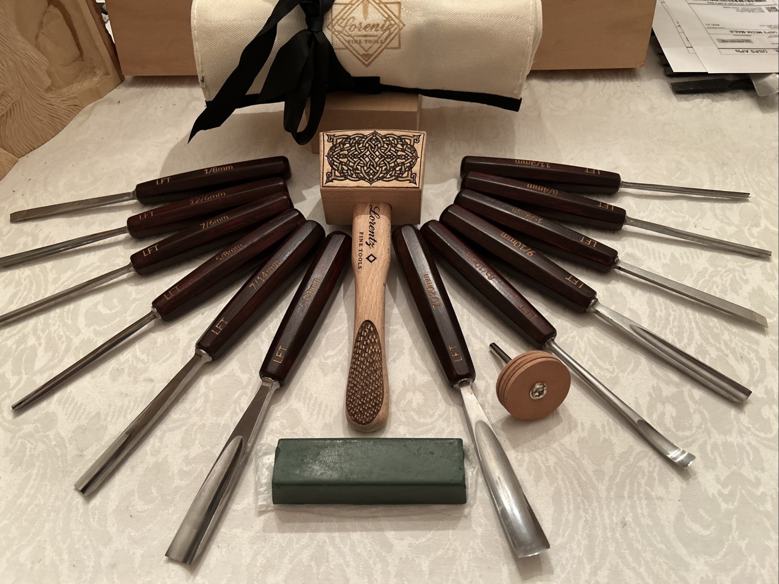 12 Gouge Carving Set w/ DeepEtched Gold Inlay, Artists Mallet, Power Strop, Case